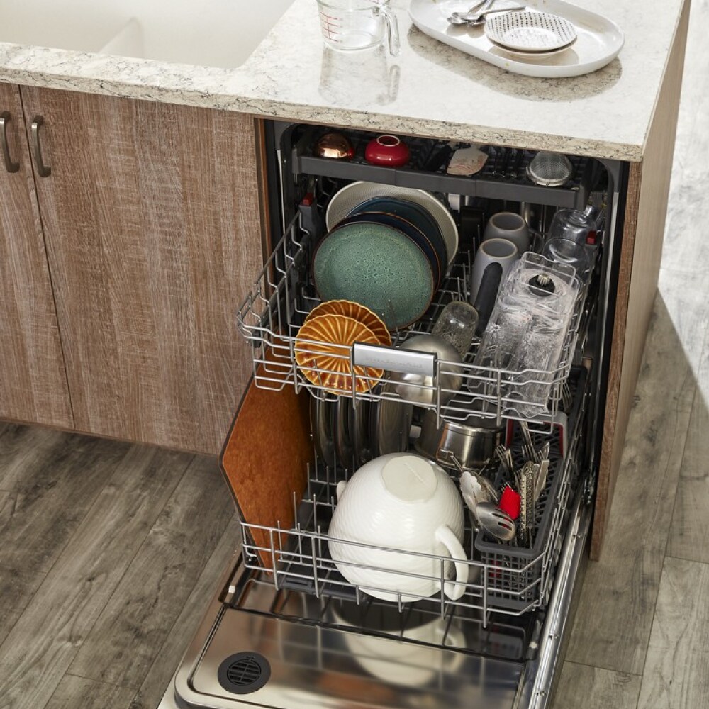 KitchenAid 24in Front Control BuiltIn Dishwasher With Third Rack