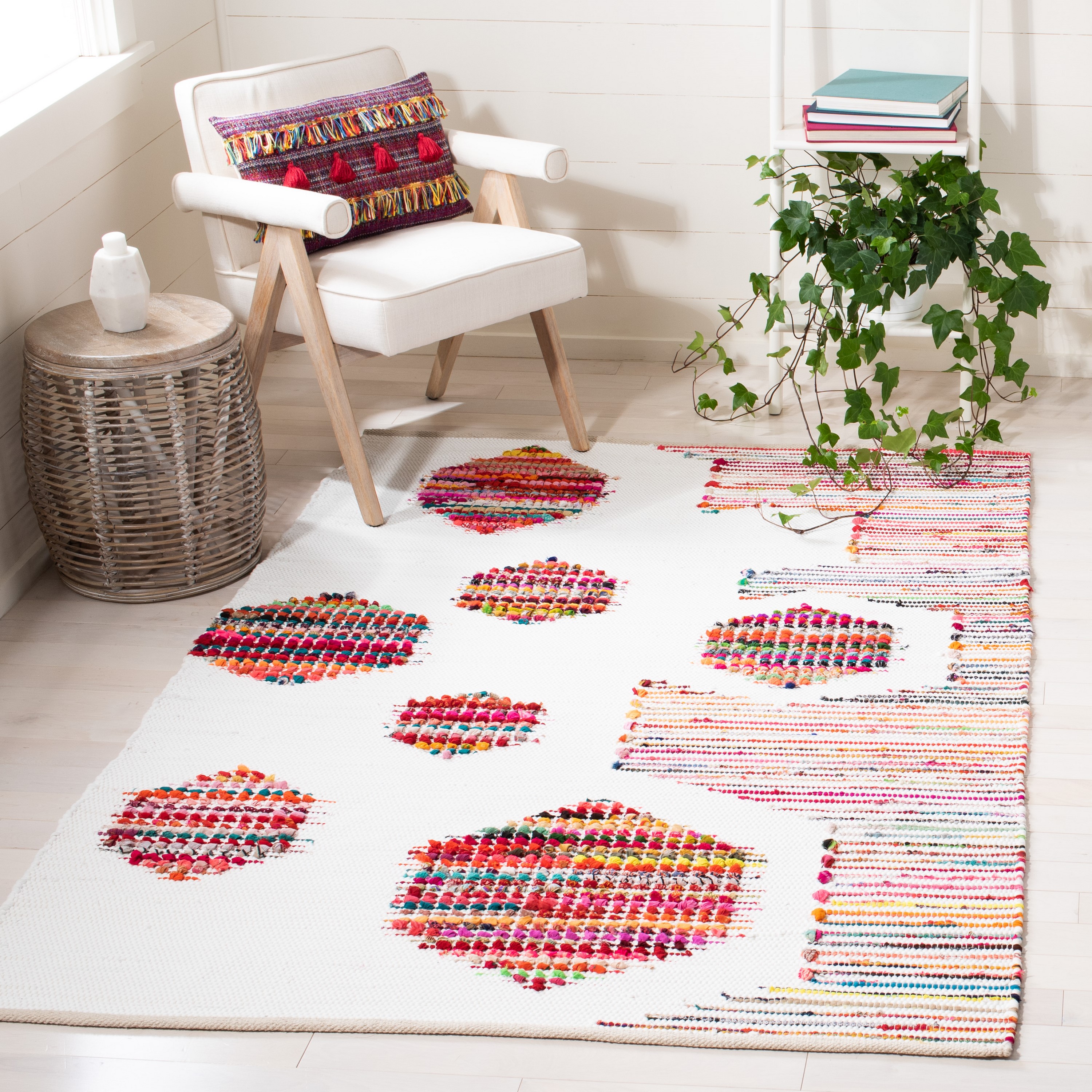 Coastal Charm Hand-Woven Cotton Red Ikat Area Rug - 3' x 5'