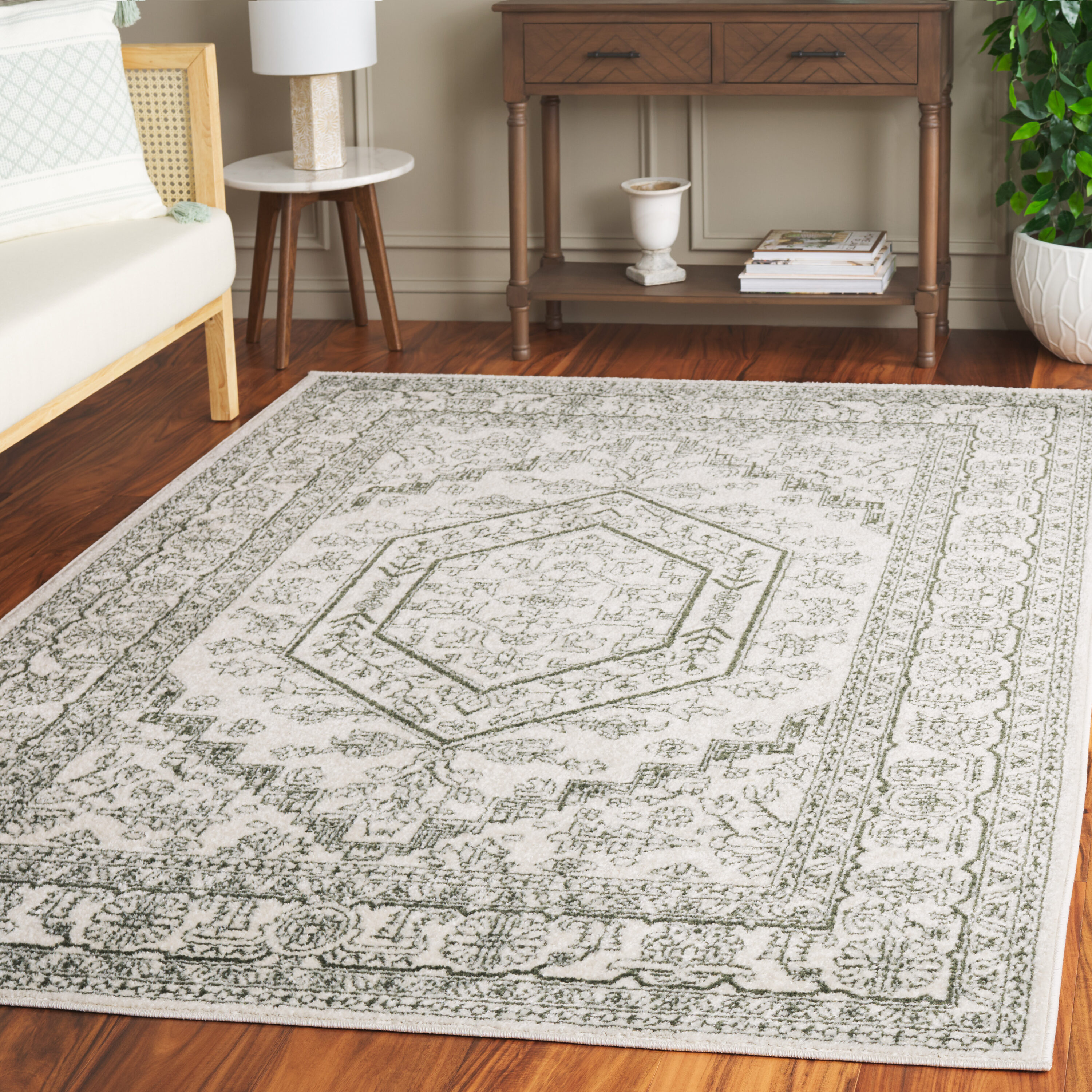 Adirondack  108X Ivory/Dark Green 4ft x 6ft Small Rectangle Rug