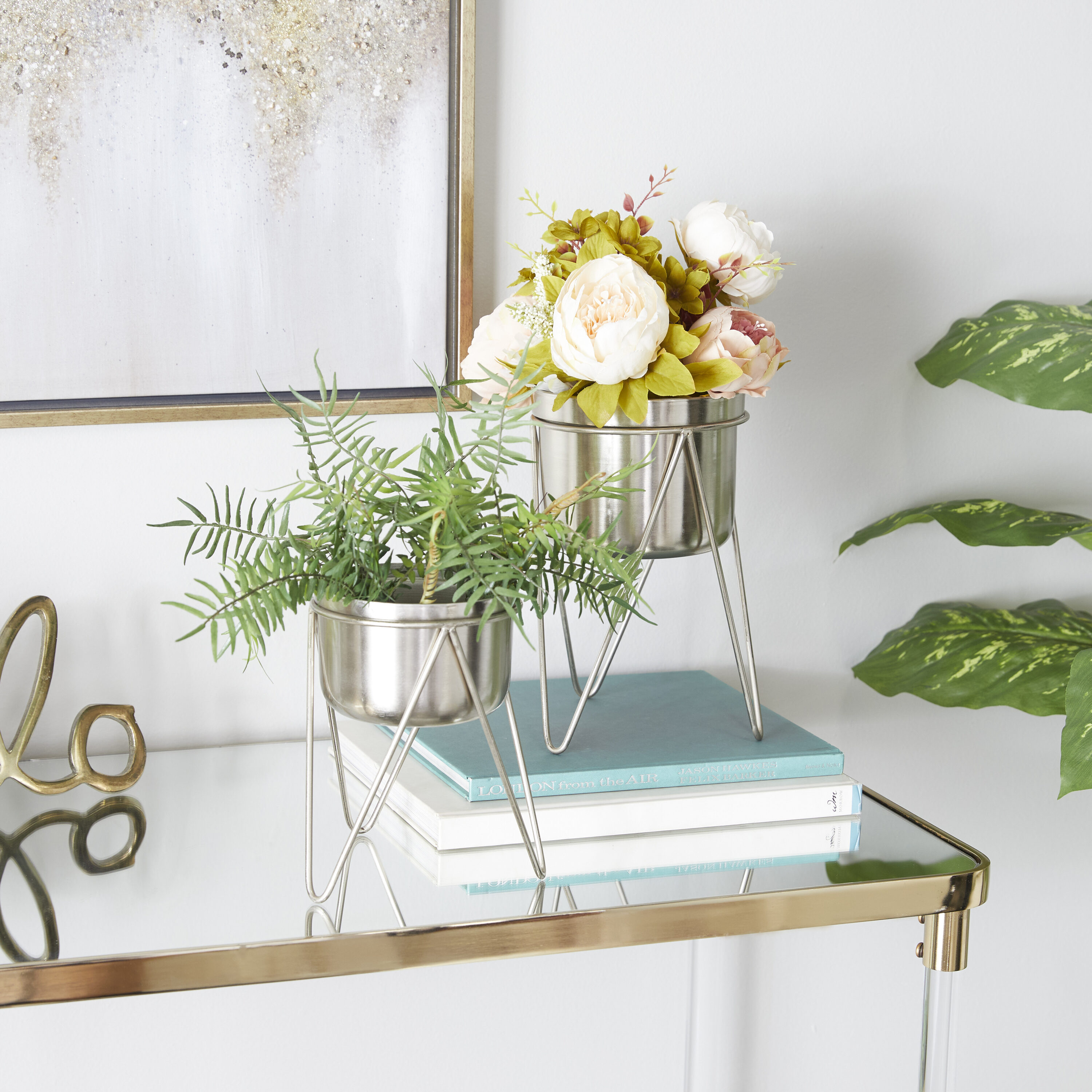 CosmoLiving Modern Silver Metal Planter Set of 2
