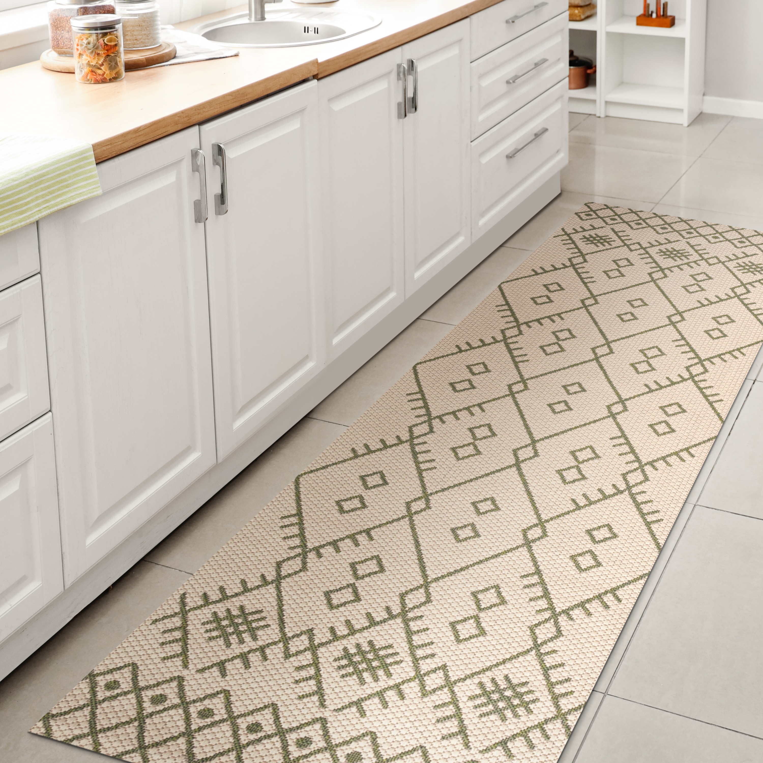 JONATHAN  Y SMB123A-210 Santa Monica Boho 2 x 10 (ft) Loomed Polypropylene Beige/Green Rectangular Indoor/Outdoor Medallion Coastal Runner rug