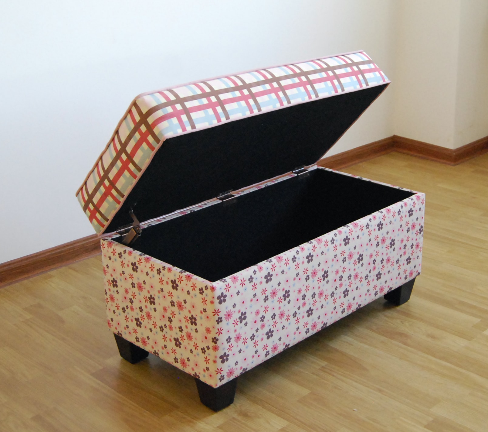 4D Concepts K4110-A353+A354+A363 Storage Casual Plaid and Floral Storage Bench with Storage 32.25-in x 18-in