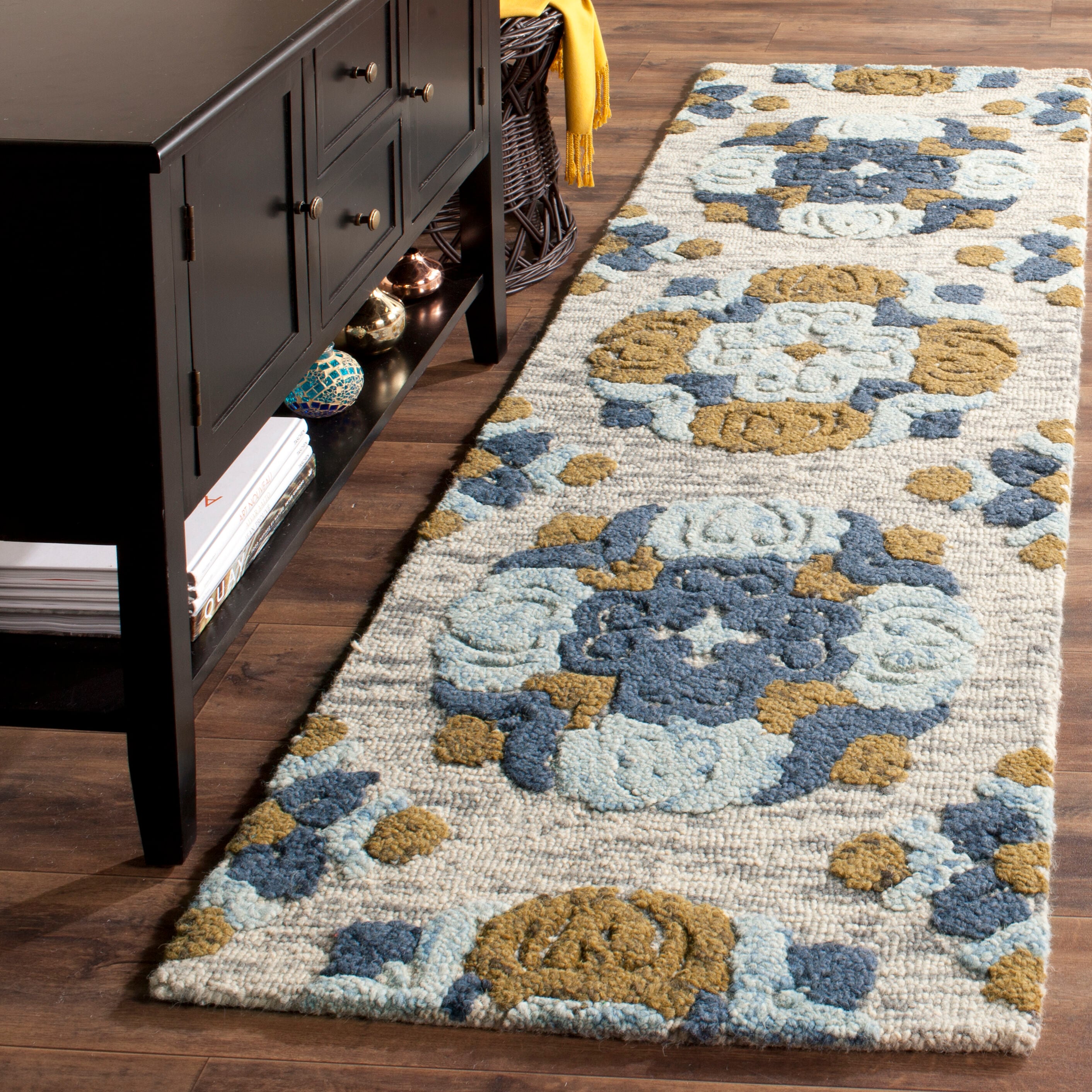 Safavieh BLM403A-28 Blossom Nolie 2 x 8 (ft) Tufted Wool Beige/Multi Rectangular Indoor Floral/Botanical Farmhouse/Cottage Runner rug