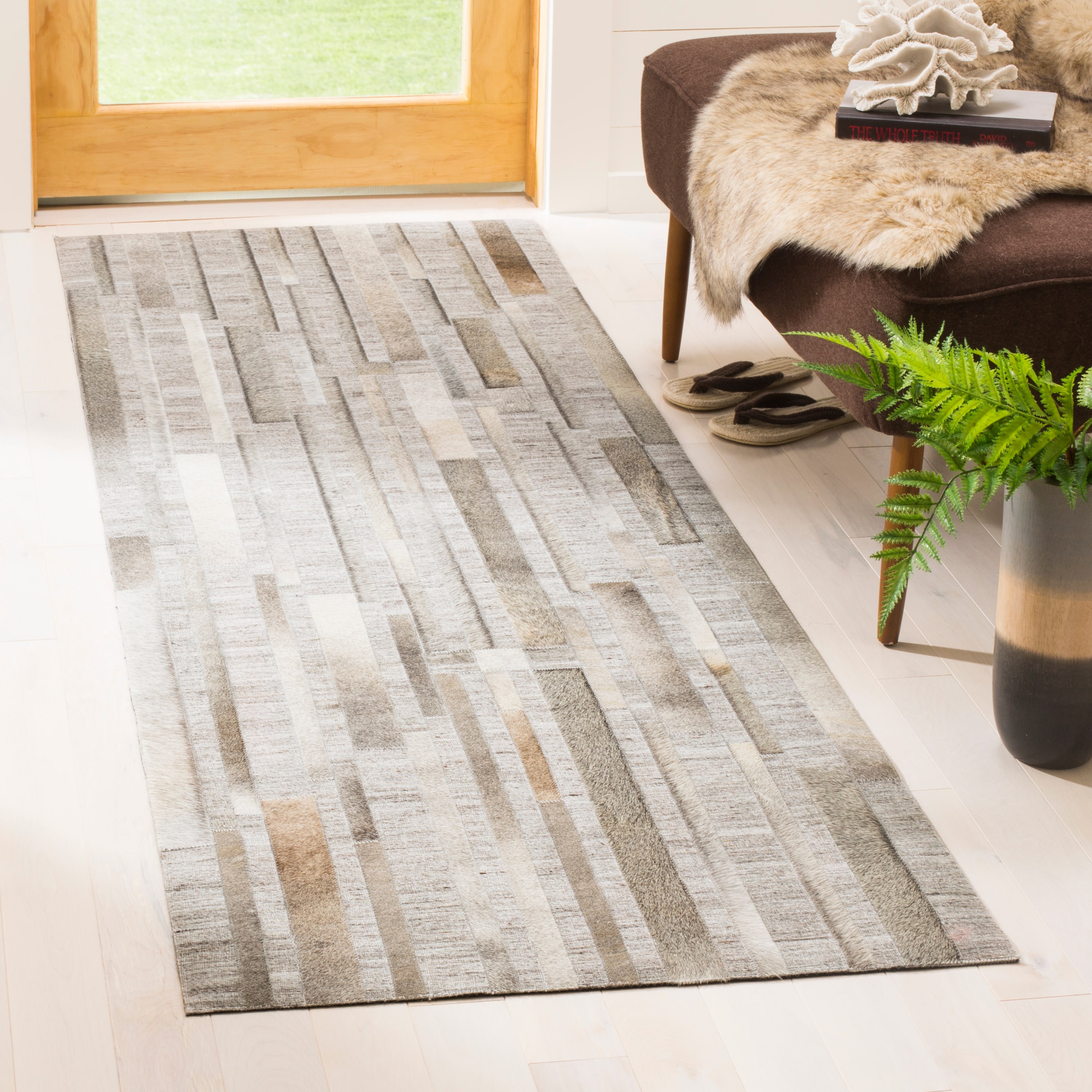  Studio Leather 222 Ivory/Gray Contemporary 2ft-3in x 7ft Runner Rug
