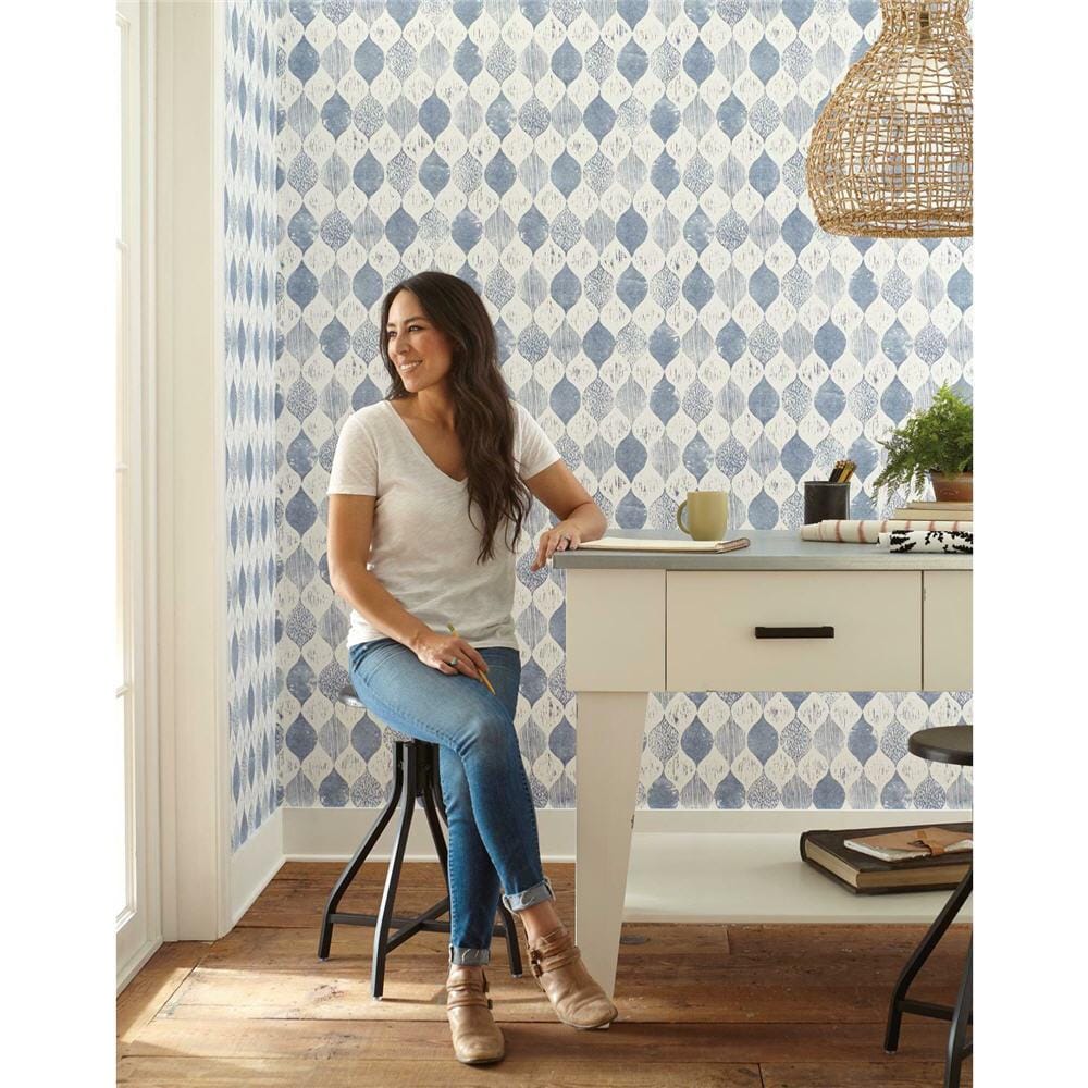 Magnolia Home ME1568 56-sq ft True Blue Paper Geometric Prepasted Soak and Hang Wallpaper