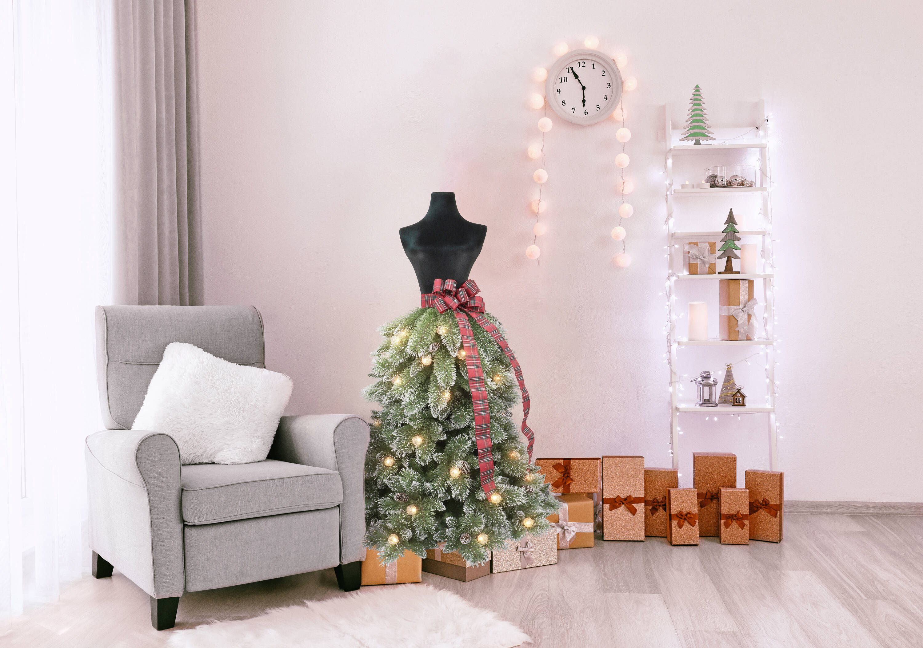 DIY Mannequin Christmas Tree, www.livingaftermidnite.com