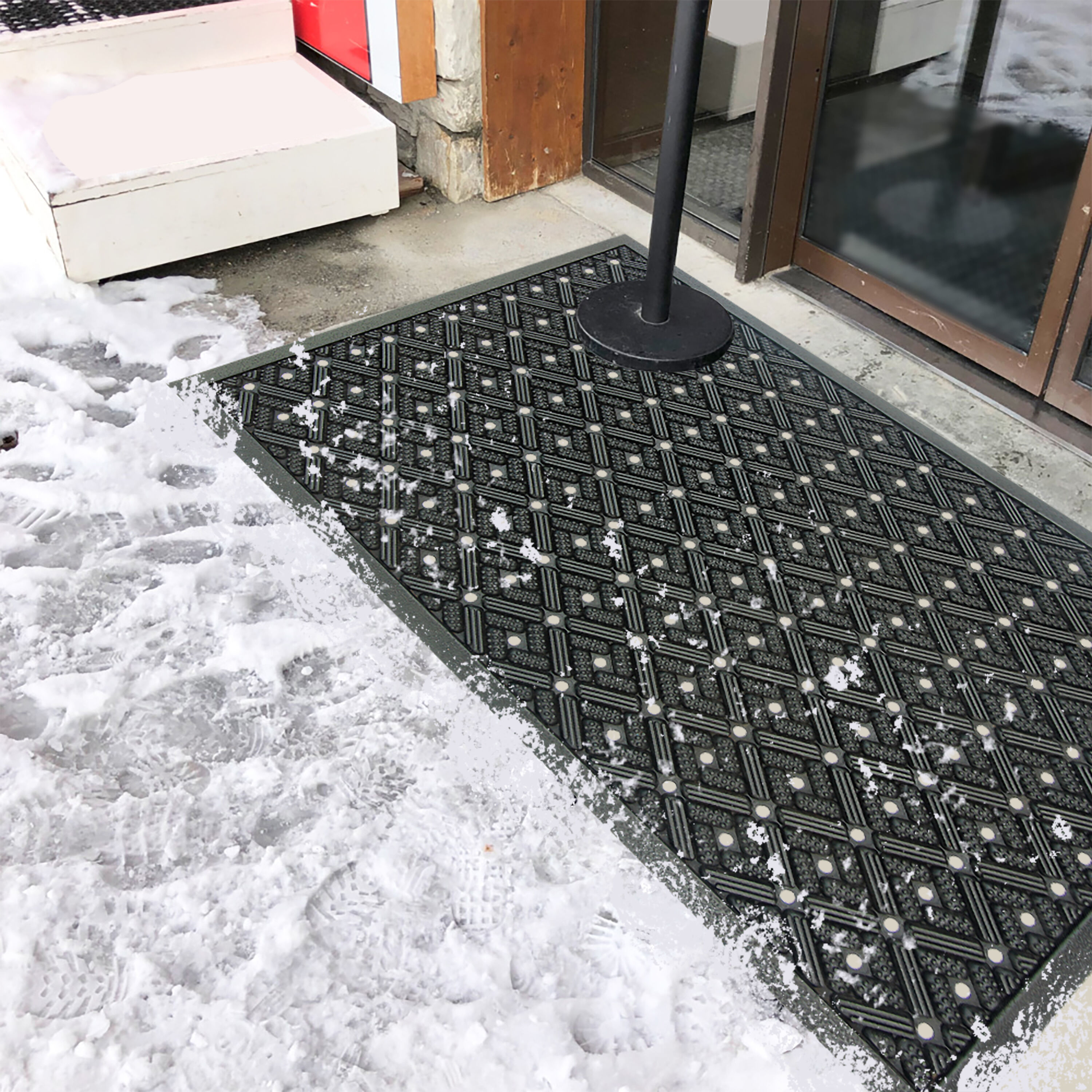 Project Source 2-ft x 3-ft Black Rectangular Outdoor Door Mat in the Mats  department at