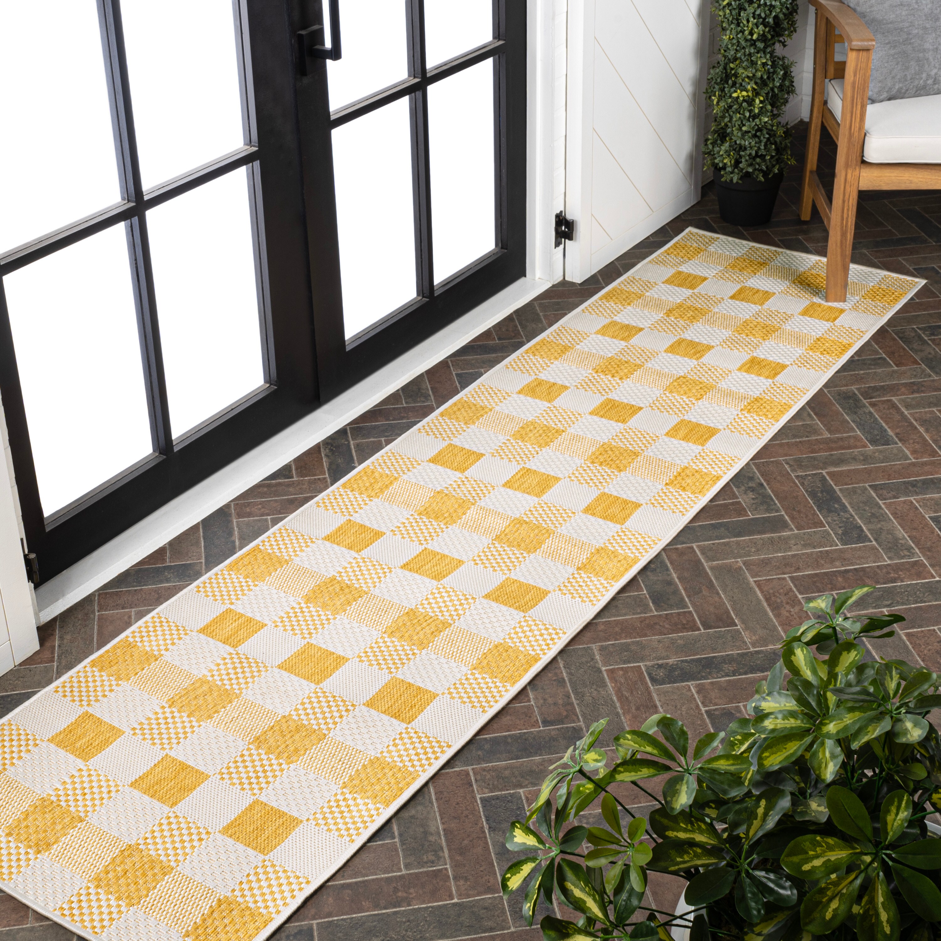 JONATHAN  Y TSN201D-28 TUSCAN SUN Darcy Bold Gingham 2 x 8 (ft) Loomed Polypropylene Yellow/Cream Rectangular Indoor/Outdoor Geometric Farmhouse/Cottage Runner rug