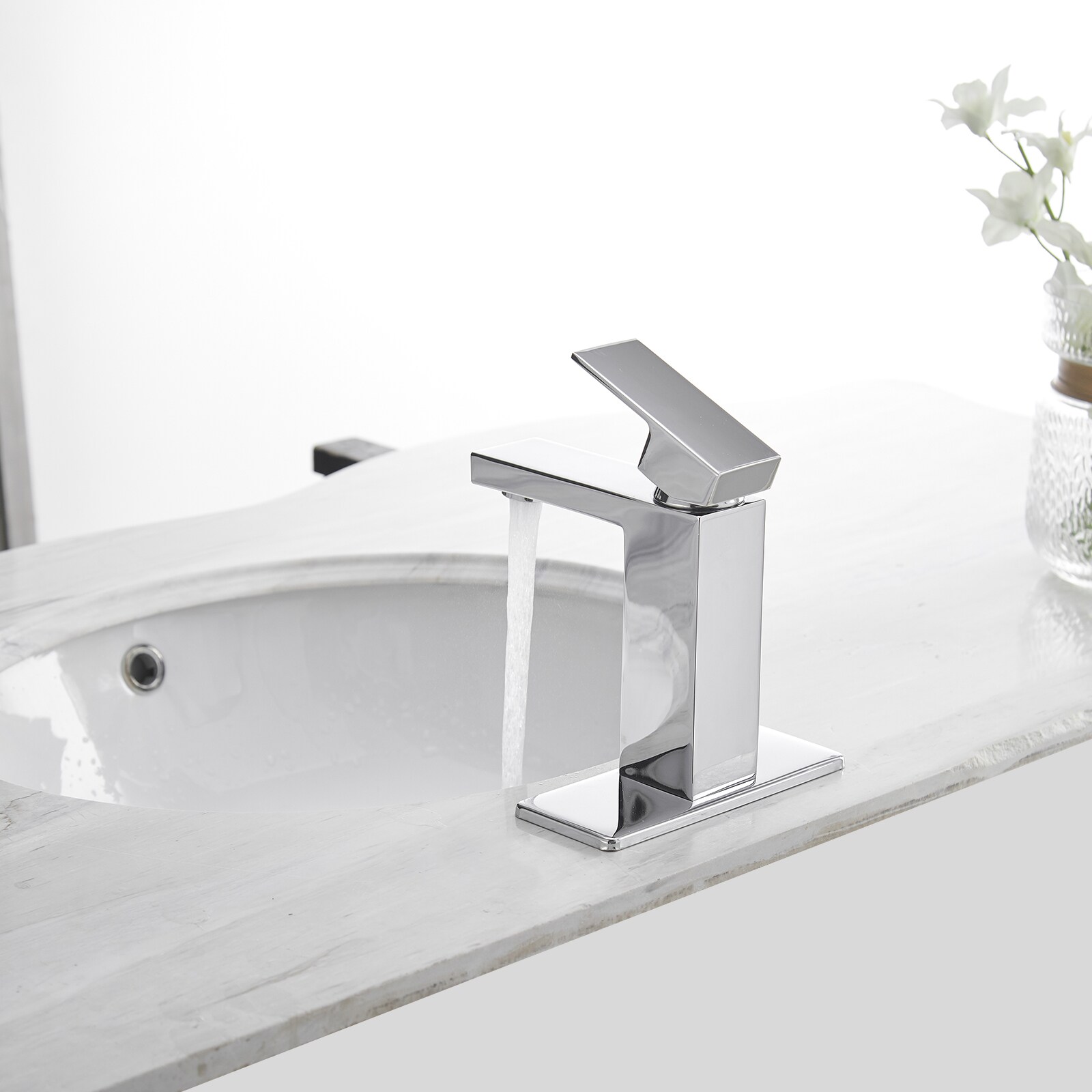 Polished Chrome Single Handle Low-Arc Bathroom Faucet