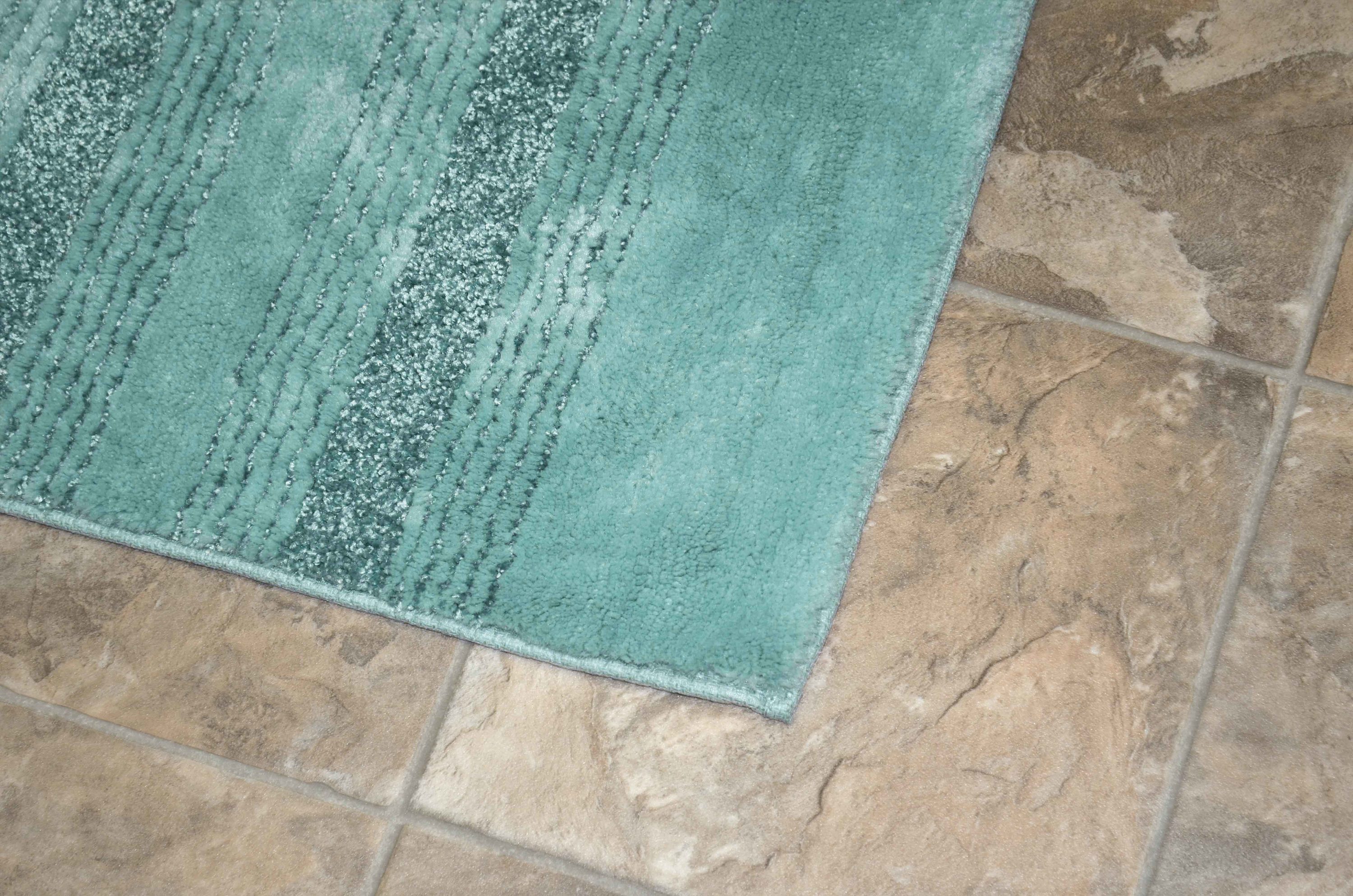 Traditional 34-in x 21-in Sea Foam Nylon Bath Mat Set in the