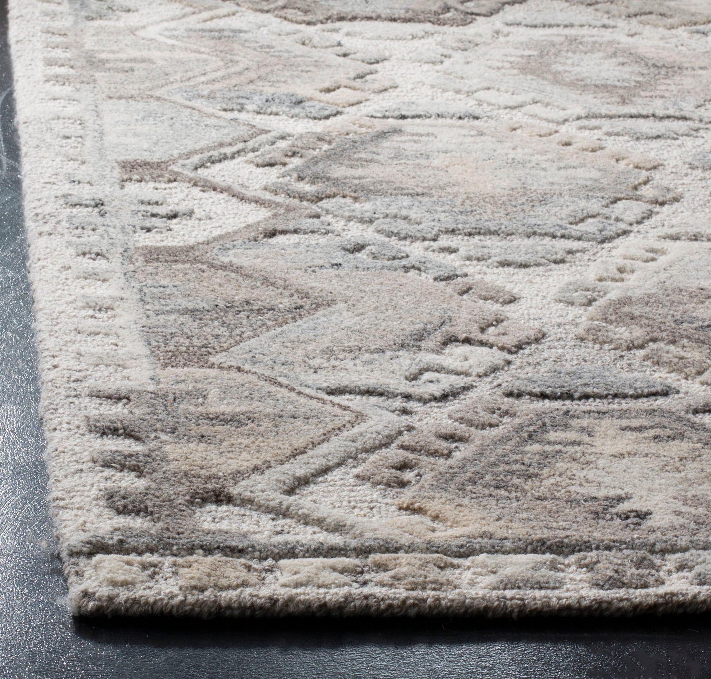 Handmade Gray Wool 4' x 6' Tufted Area Rug