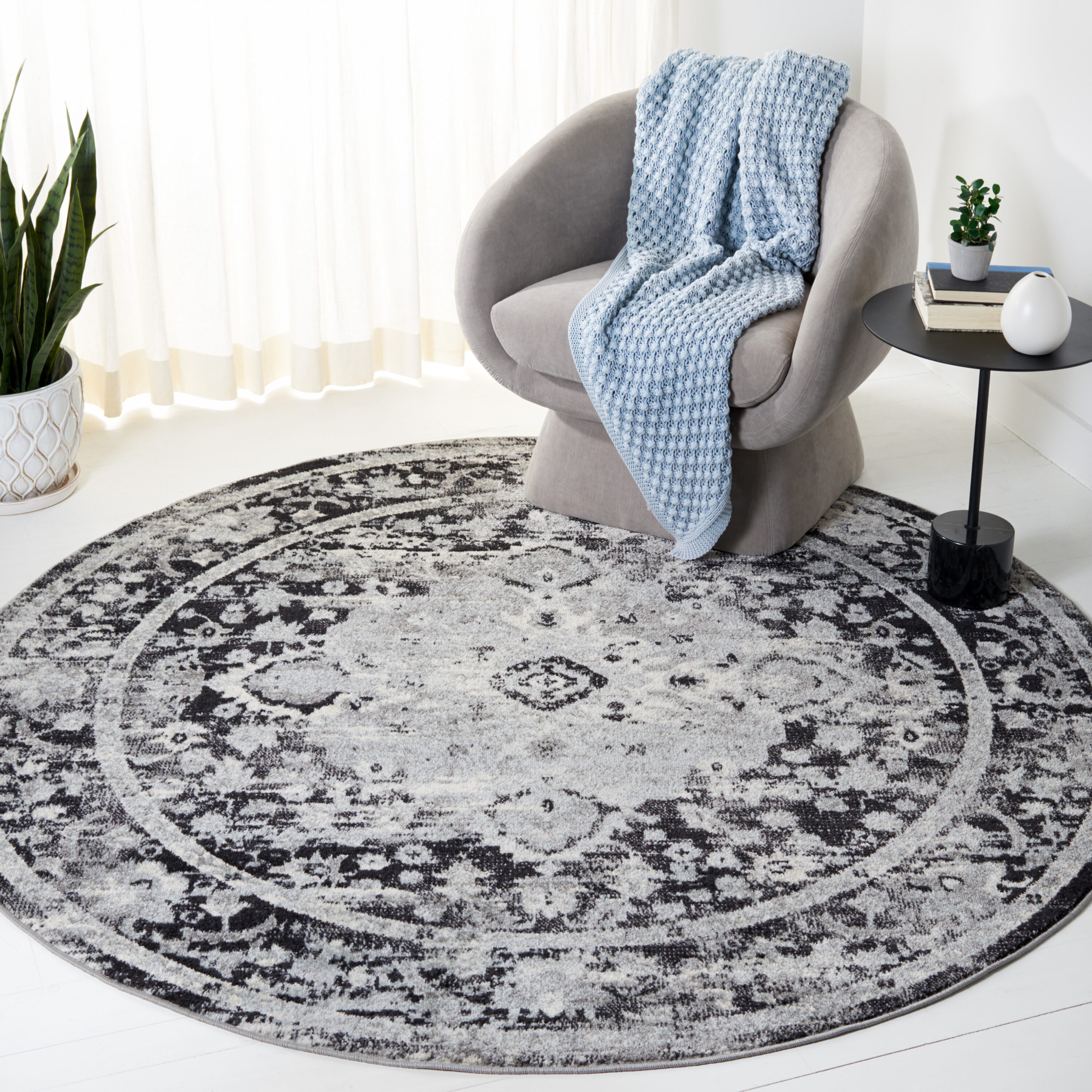 Safavieh - Madison 154Z Black/Grey 7 x 7 Area rug