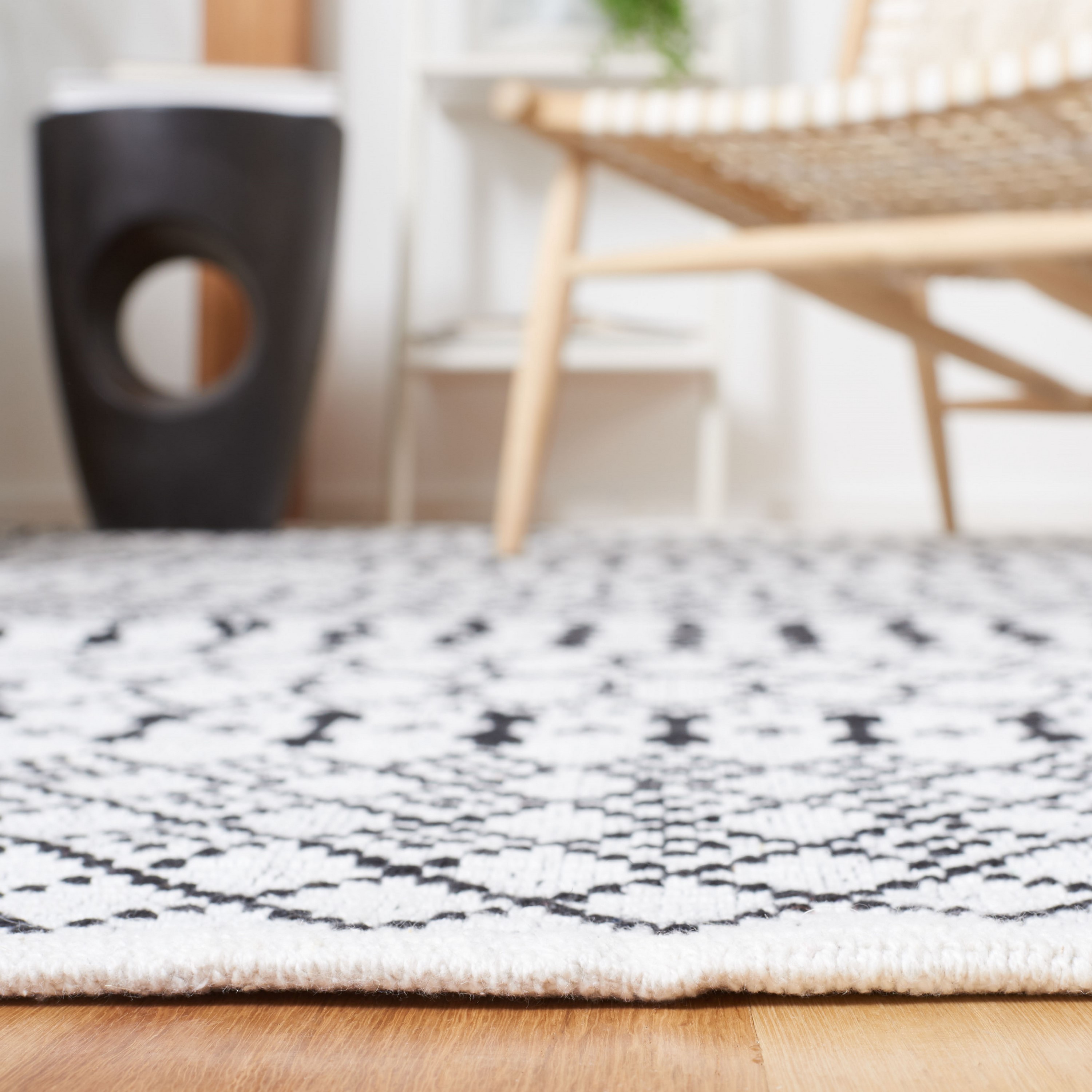 Black and White 4' x 6' Handmade Flat Woven Kilim Rug