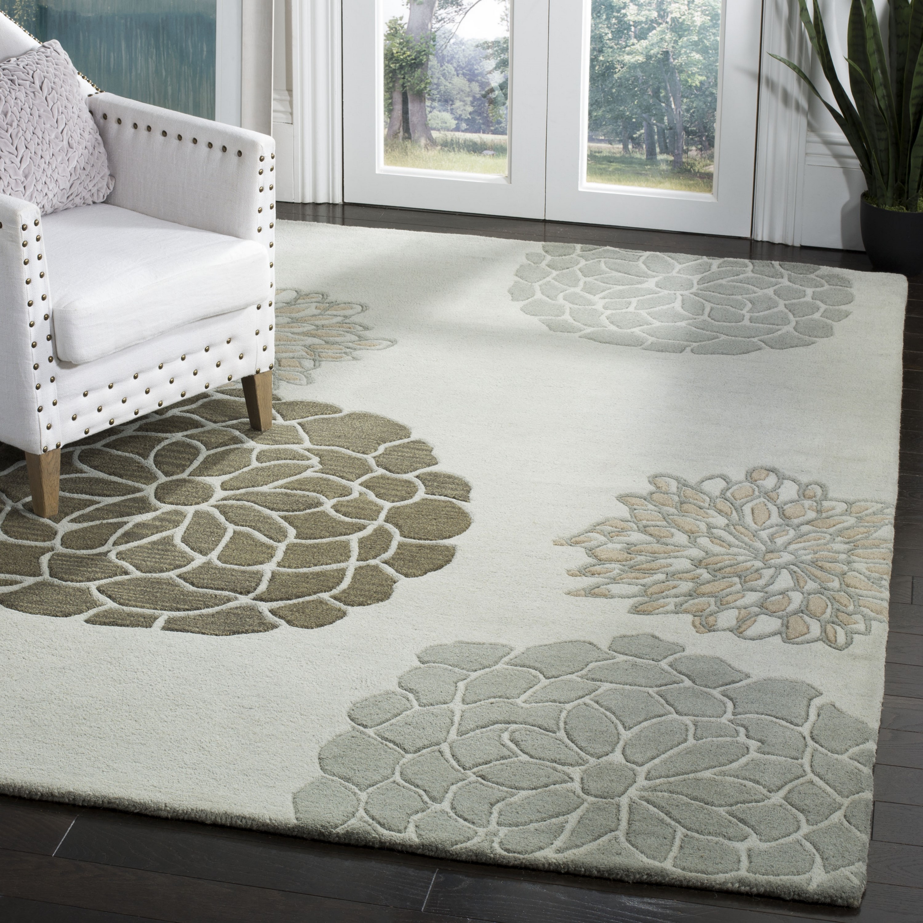 Safavieh SOH211A-2 Soho Mums 2 x 3 (ft) Tufted Wool Light Gray Rectangular Indoor Floral/Botanical Farmhouse/Cottage Throw rug