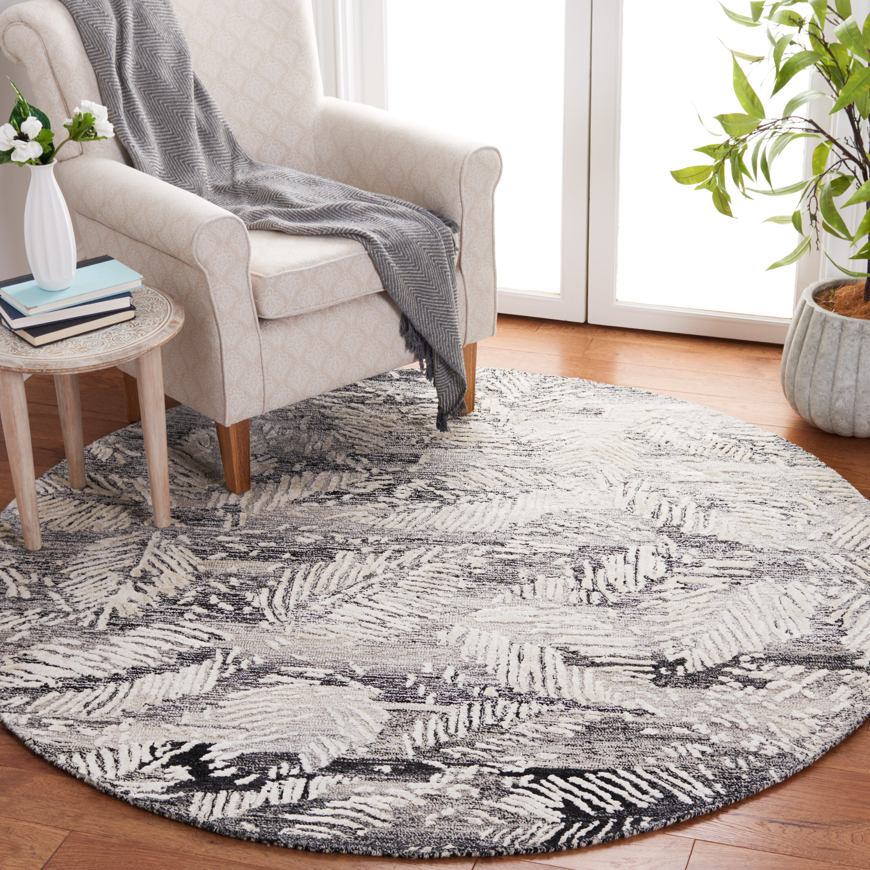 Safavieh Glamour 539 Black/Ivory Contemporary 6ft x 6ft Round Rug in ...