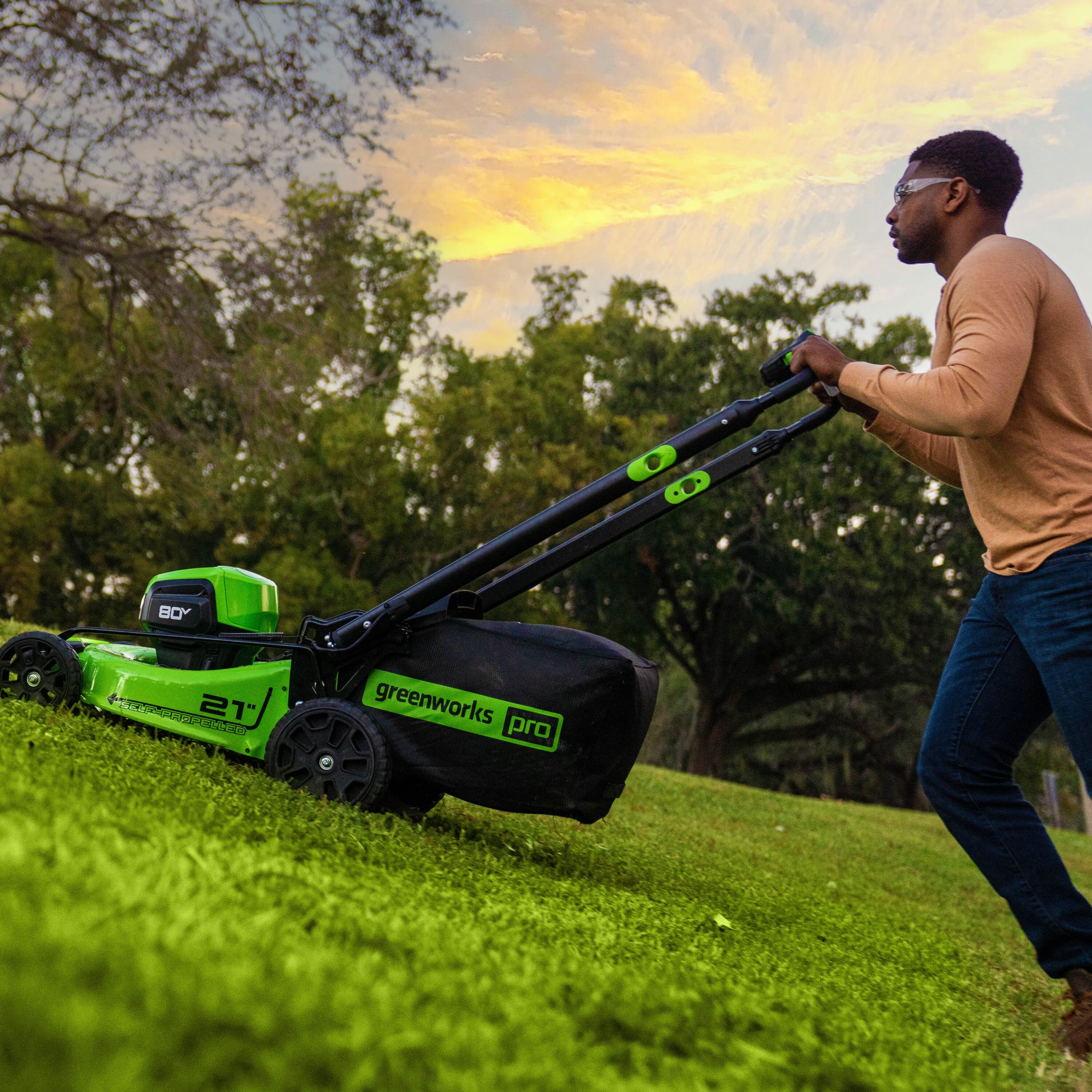 Greenworks MO80L413 Cordless-Elec-Push-Mowers - View #3