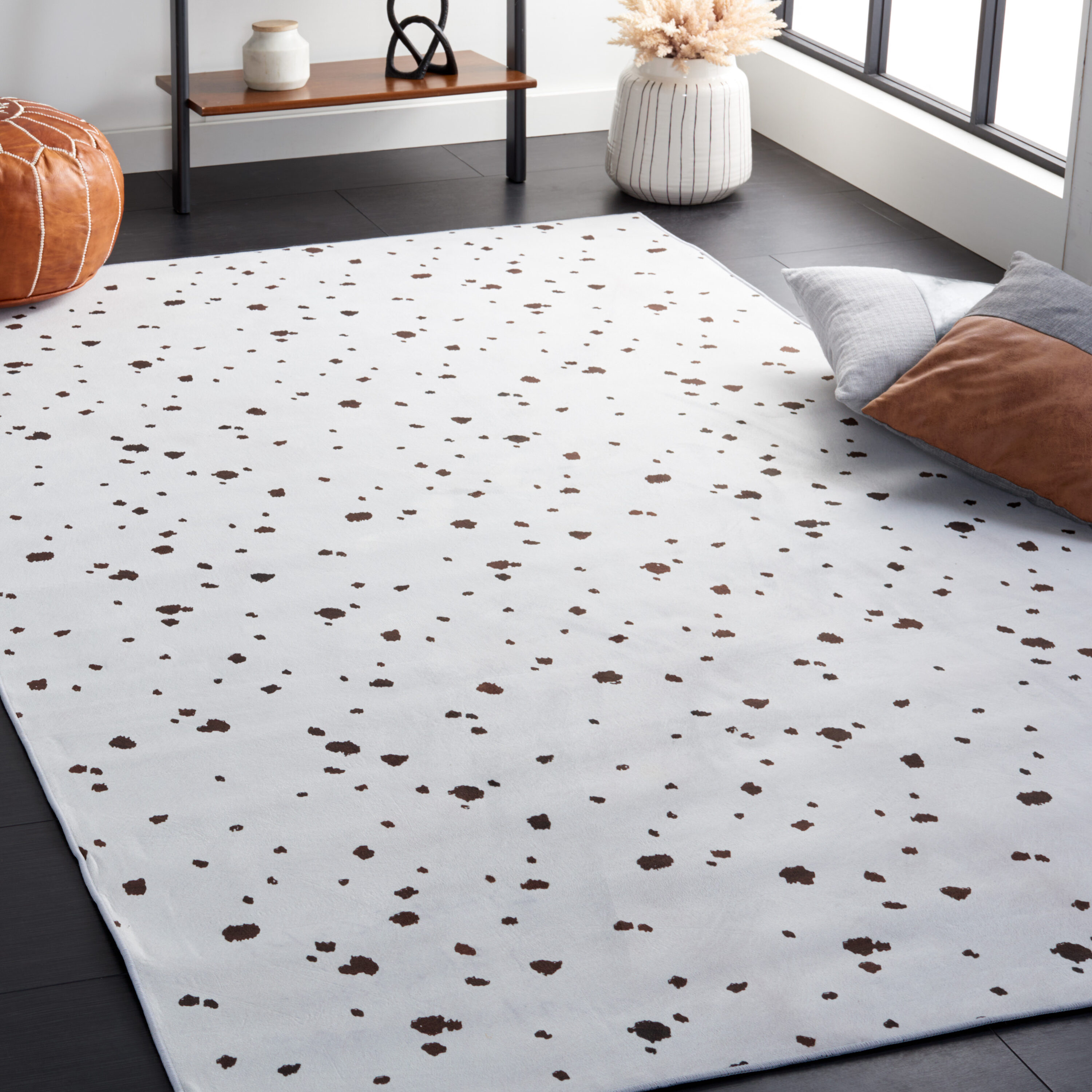 Rectangular Black Synthetic Hand-Knotted Washable Rug