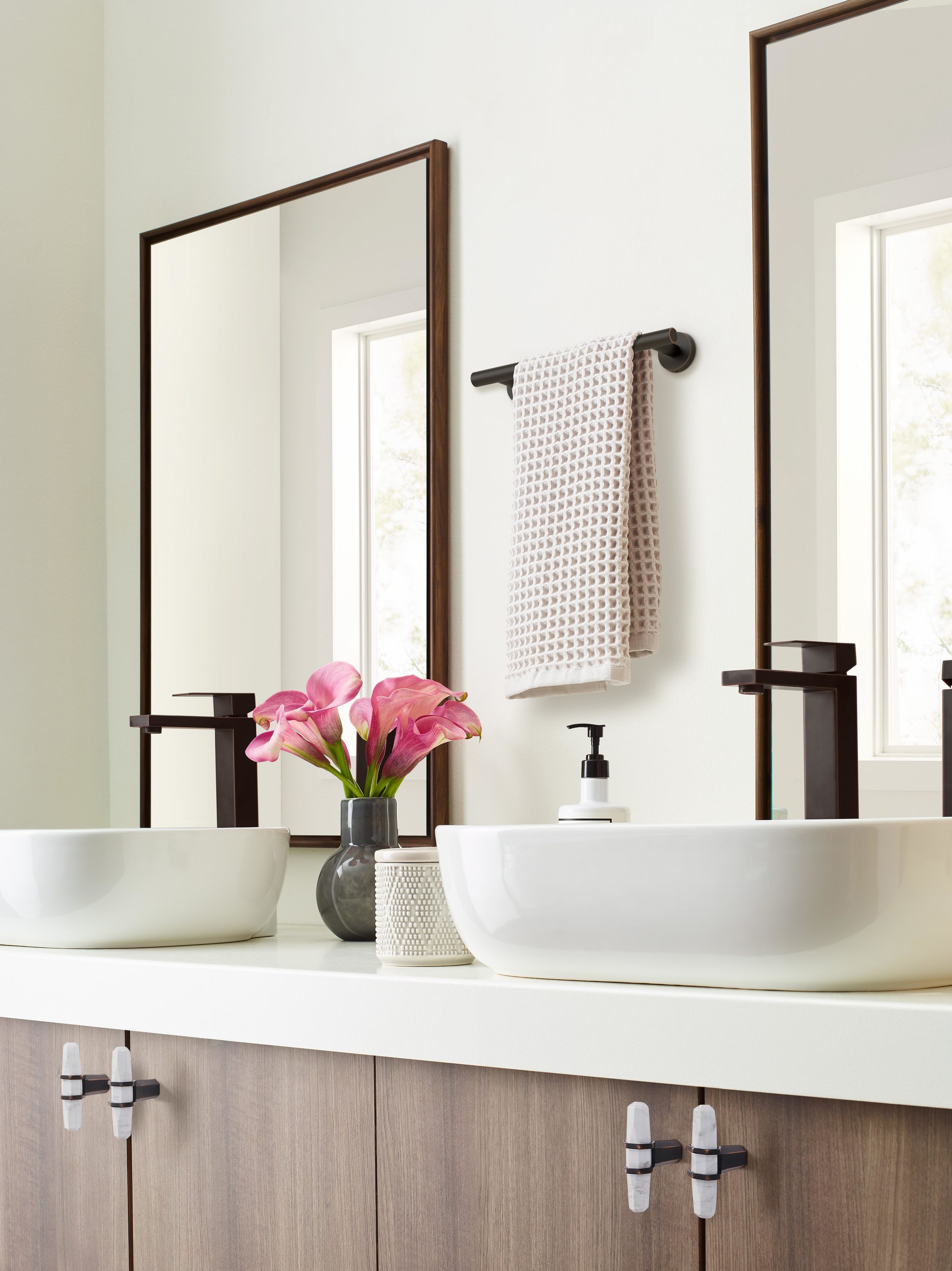 Oil-Rubbed Bronze Wall Mounted 9-Inch Towel Bar