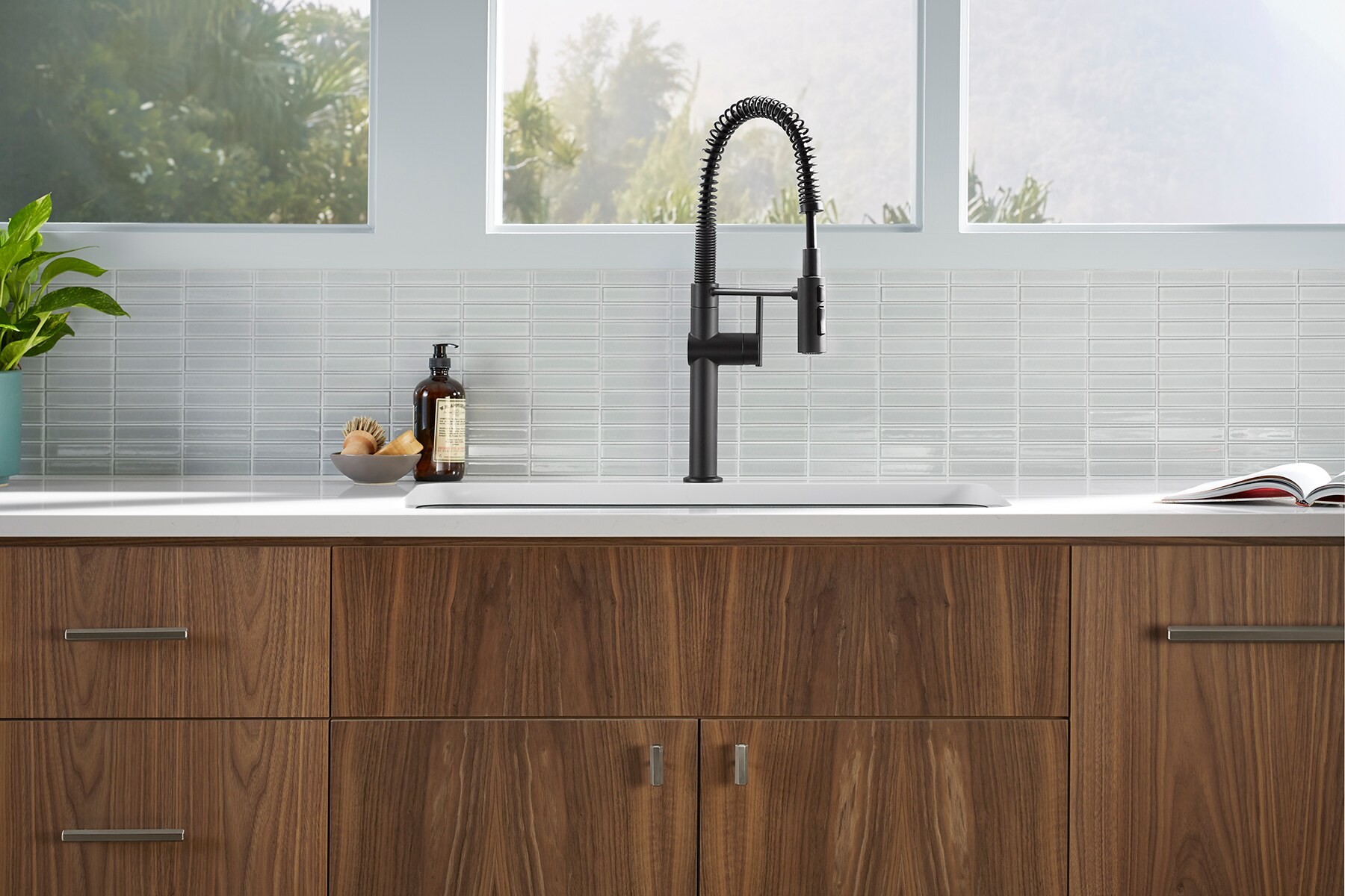 Crue Matte Black 30.75" Single-Handle Semi-Professional Kitchen Faucet
