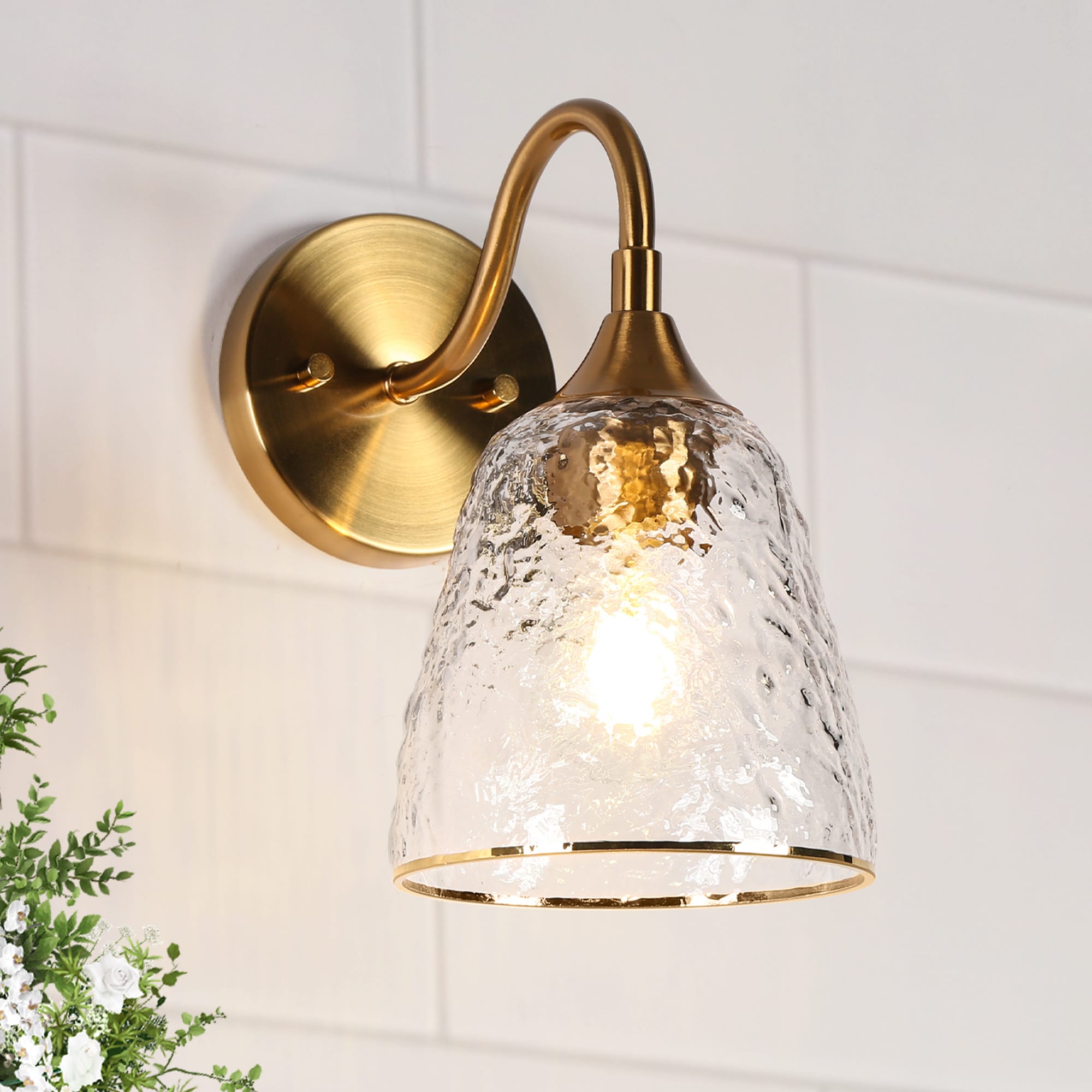 LNC LNR3QY2250129C Dolohovstrout 5.9-in W 1 -Light Polished Gold Wall Sconce