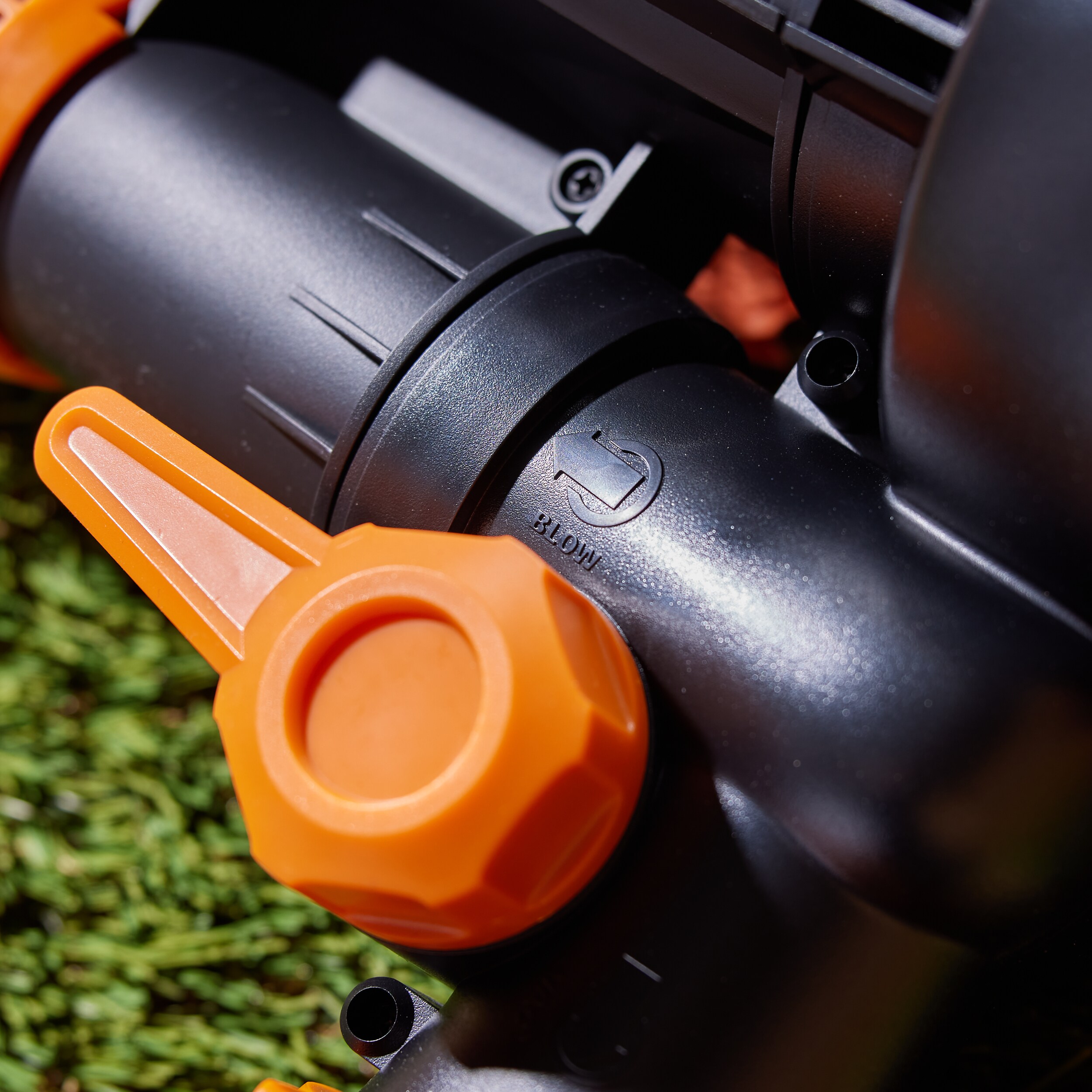 WORX Trivac 350-CFM 210-MPH Corded Electric Handheld Leaf Blower