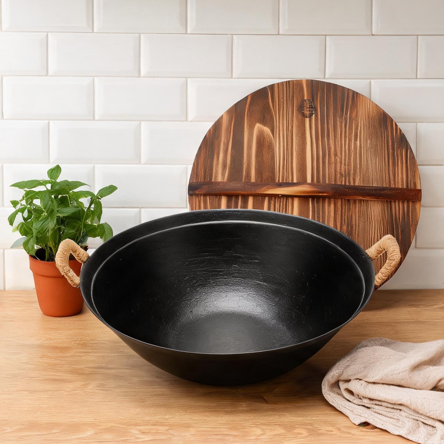 Watnature Cooktop with Black Iron and 14.2 in wooden lid Matte black cast iron wok 14.2 inches