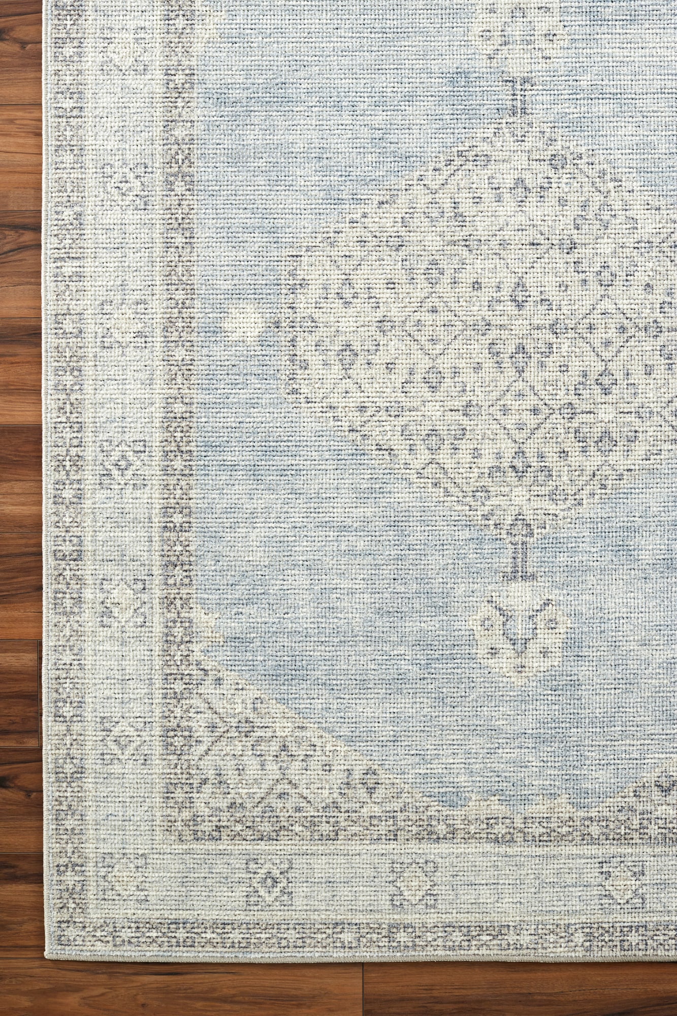 Coastal Charm Dusty Blue Medallion Synthetic Area Rug, 3'11" x 5'7"