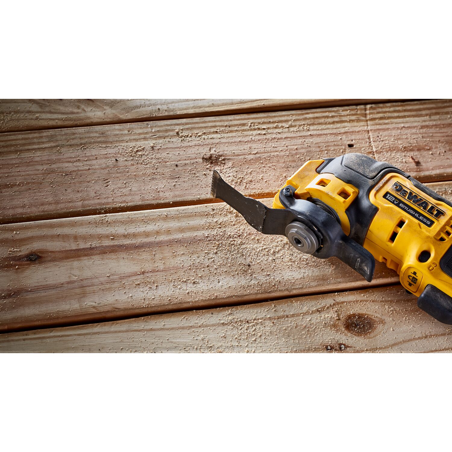 DEWALT Xtreme Cordless Brushless 12-volt Max Variable Speed 4-Piece Oscillating  Tool Kit in the Oscillating Tool Kits department at