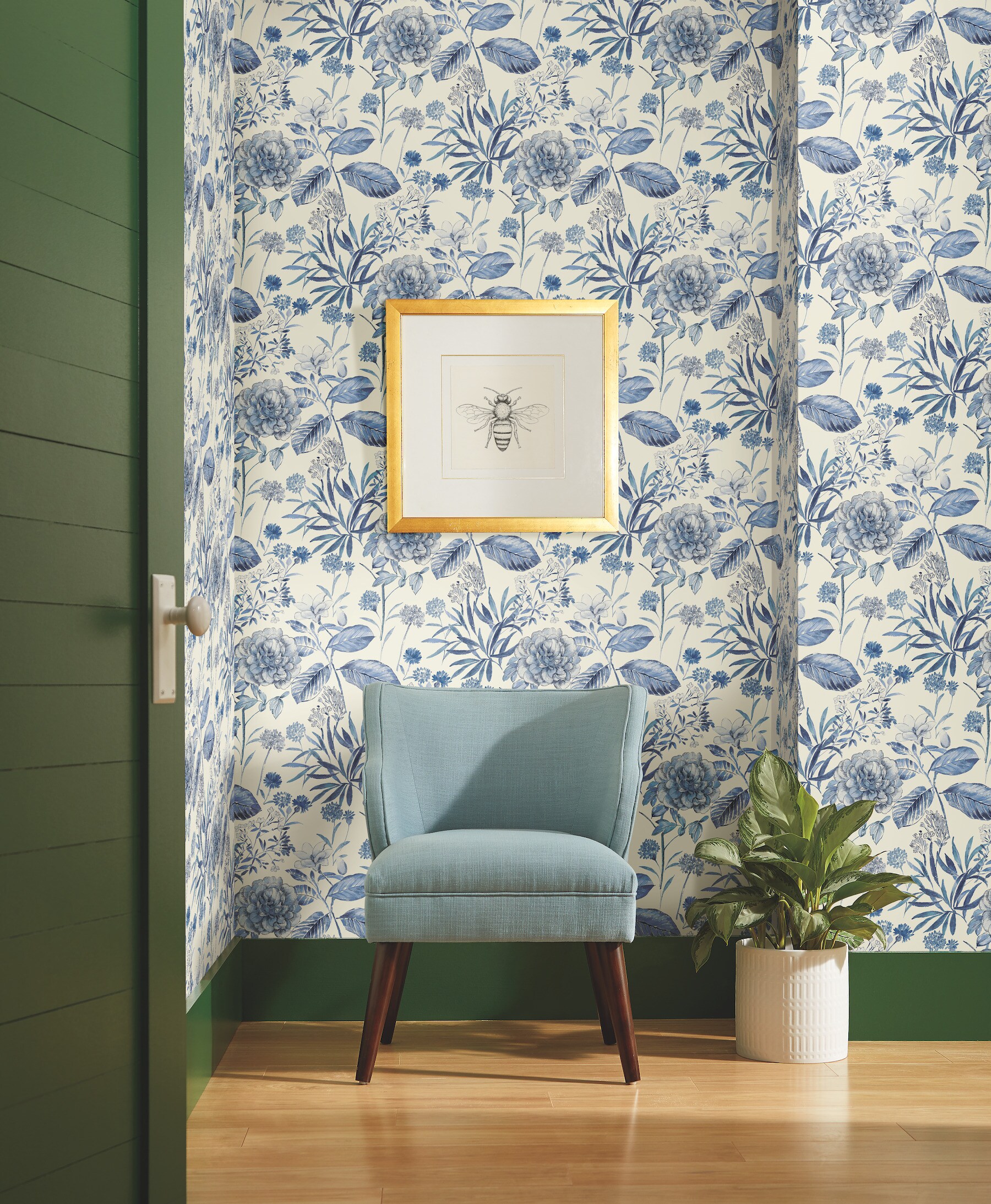 York Wallcoverings TL1921 Handpainted Traditionals 60.8-Sq. Feet Blue Non-woven Ivy/Vines Prepasted Water Activated Paste Wallpaper