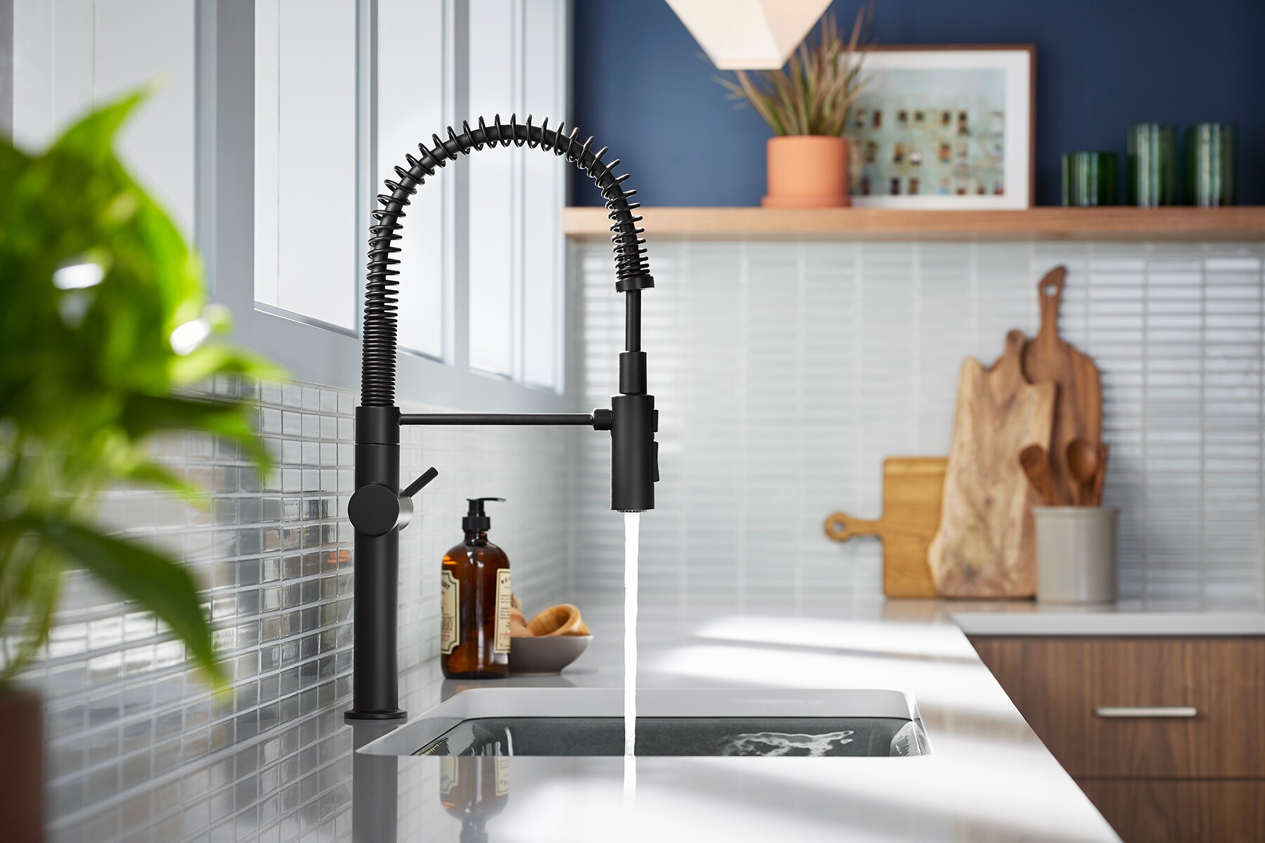 Crue Matte Black 30.75" Single-Handle Semi-Professional Kitchen Faucet