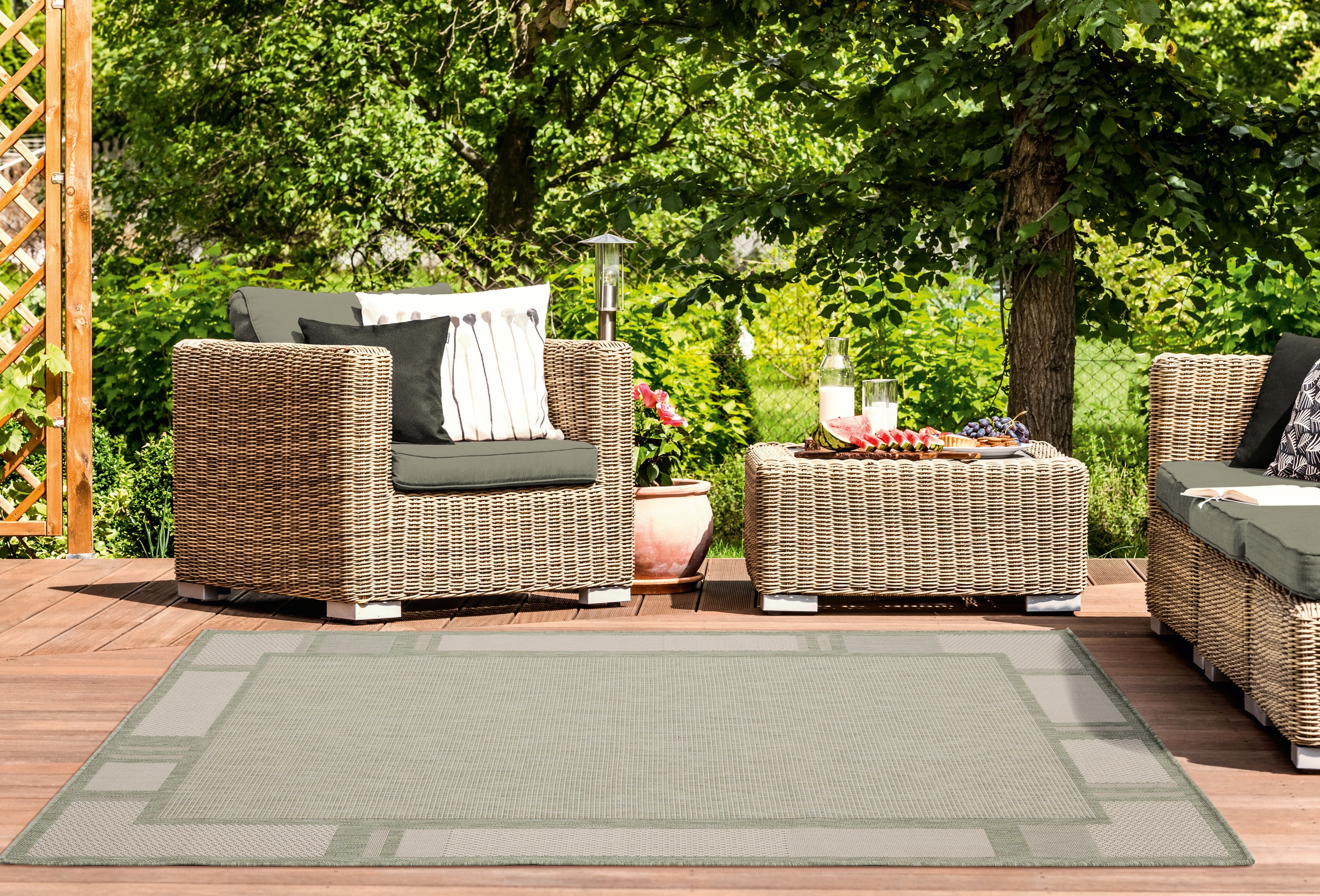 United Weavers Of America 3900 10845 912 Augusta 8 x 11 (ft) Polypropylene Green Rectangular Indoor Border Area rug