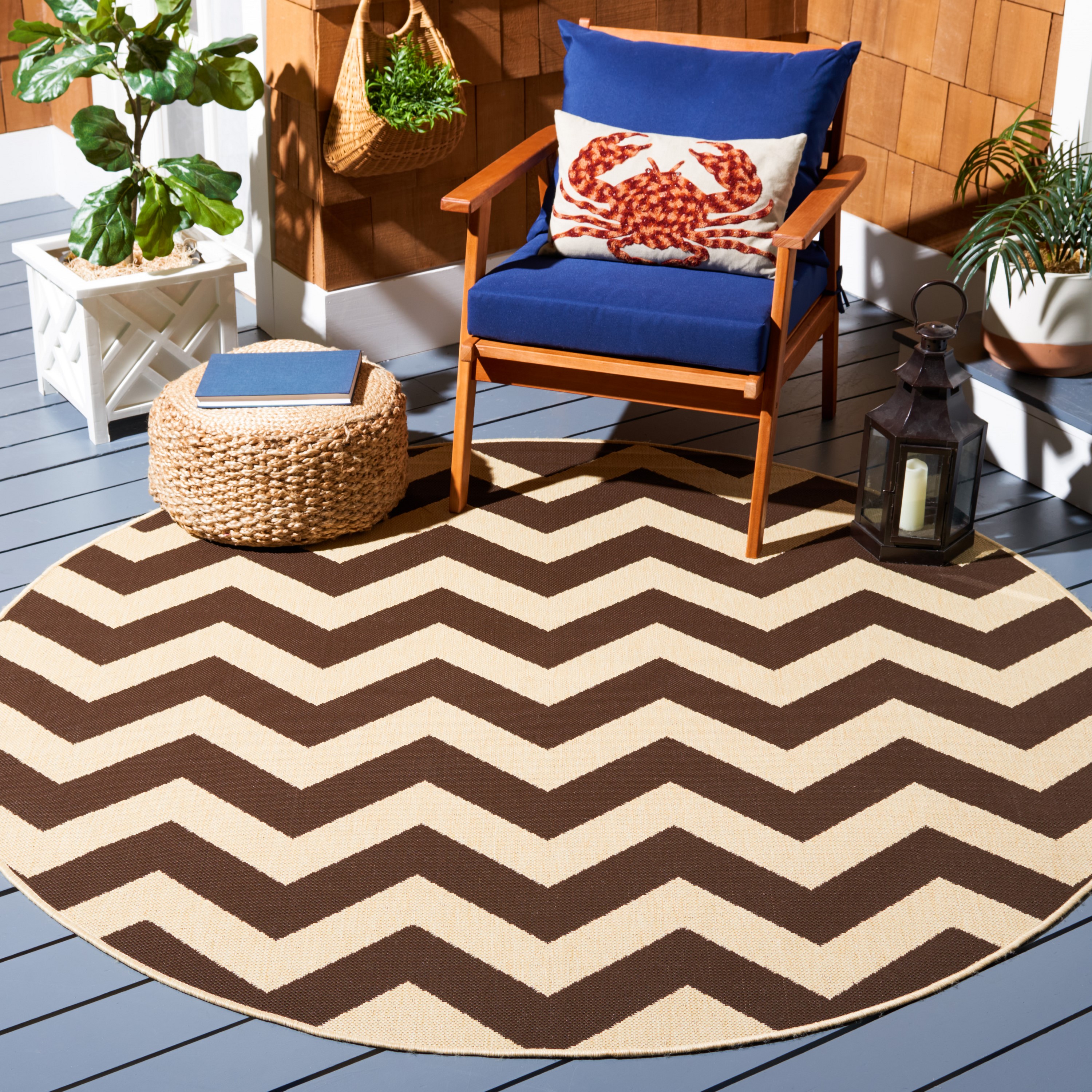 Safavieh CY6244-204-5R Courtyard Aiea 5 x 5 (ft) Loomed Polypropylene Dark Brown Round Indoor/Outdoor Chevron Coastal Area rug