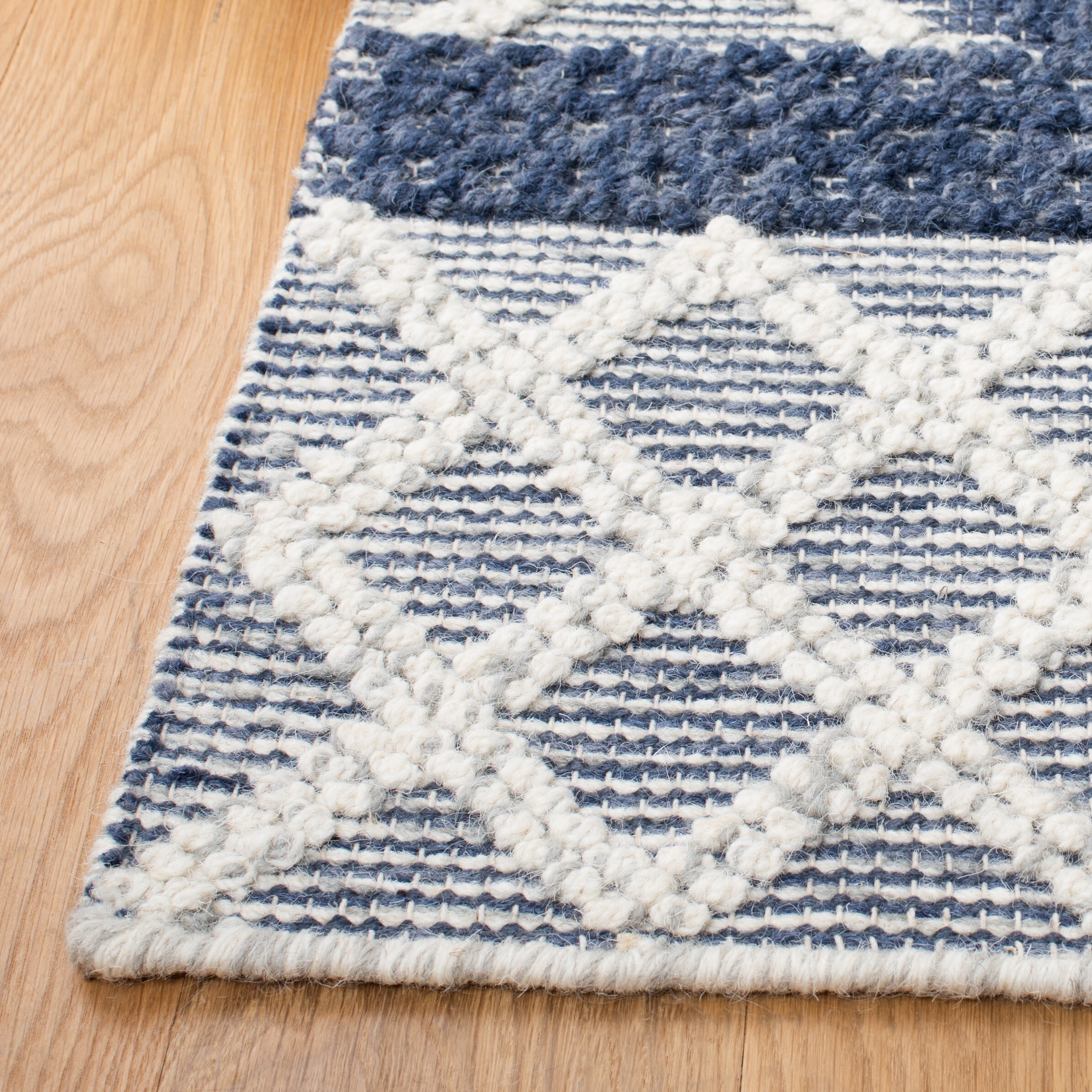 Safavieh VRM211N-5 rugs - View #3