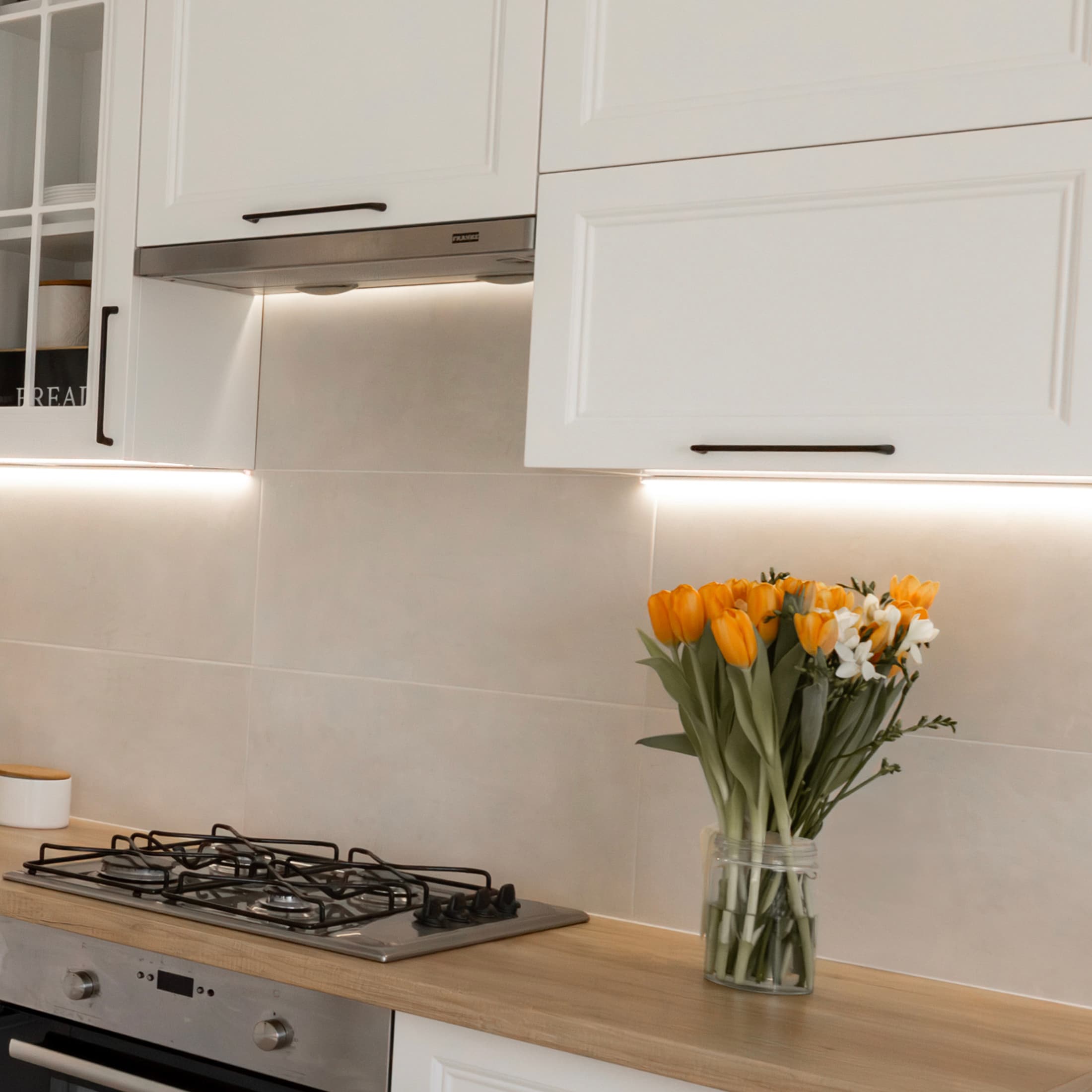 Maxxima 18" White PVC LED Under Cabinet Strip Light