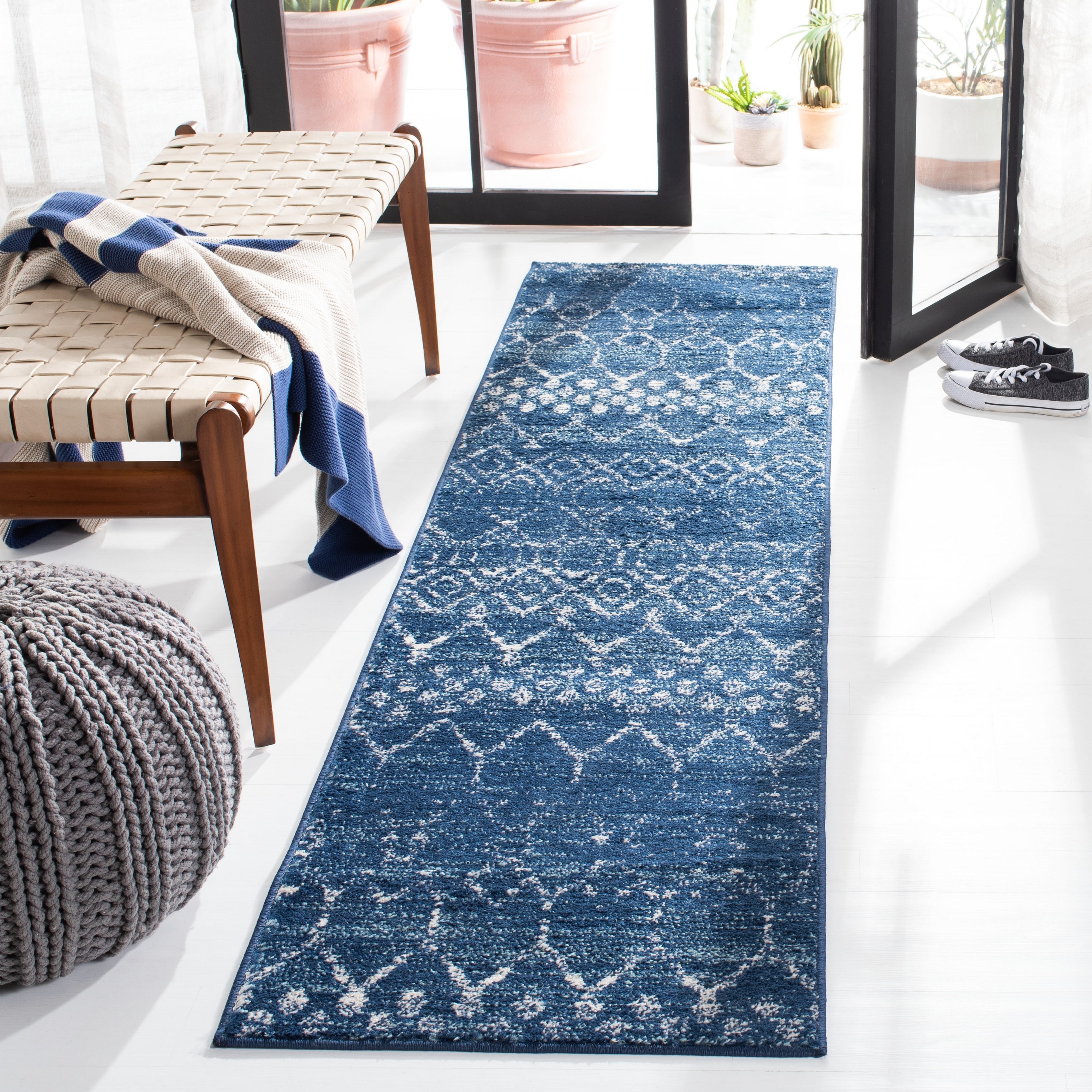 Safavieh TUL249M-27 Tulum Belen 2 x 7 (ft) Loomed Polypropylene Blue/Ivory Rectangular Indoor Tribal Bohemian/Eclectic Runner rug