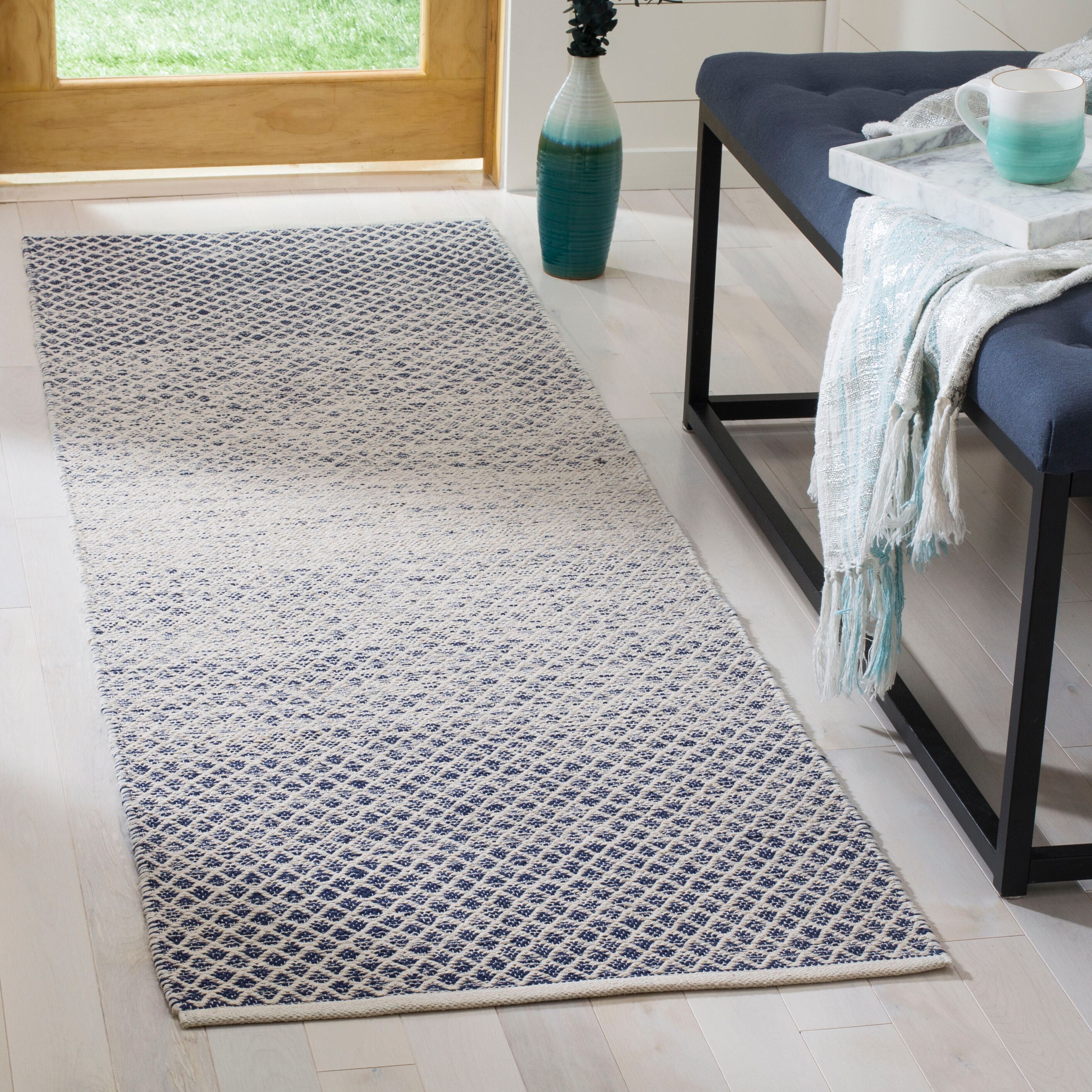 Safavieh MTK601C-27 Montauk Mindil 2 x 7 (ft) Cotton Navy/Ivory Rectangular Indoor Ombre Coastal Runner rug