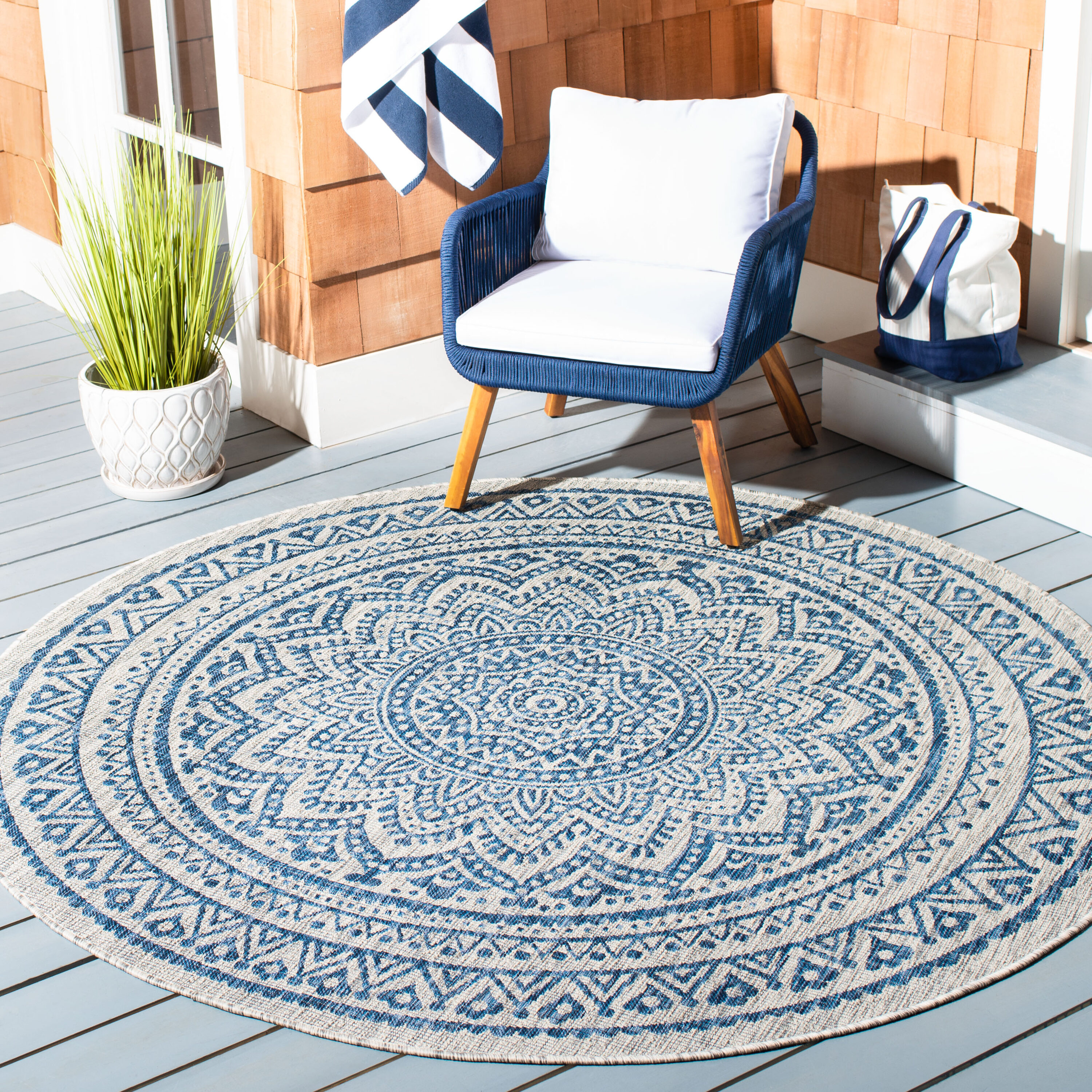 Safavieh CY8734-36812-4R Courtyard Bora 4 x 4 (ft) Loomed Polypropylene Light Gray/Blue Round Indoor/Outdoor Abstract Area rug