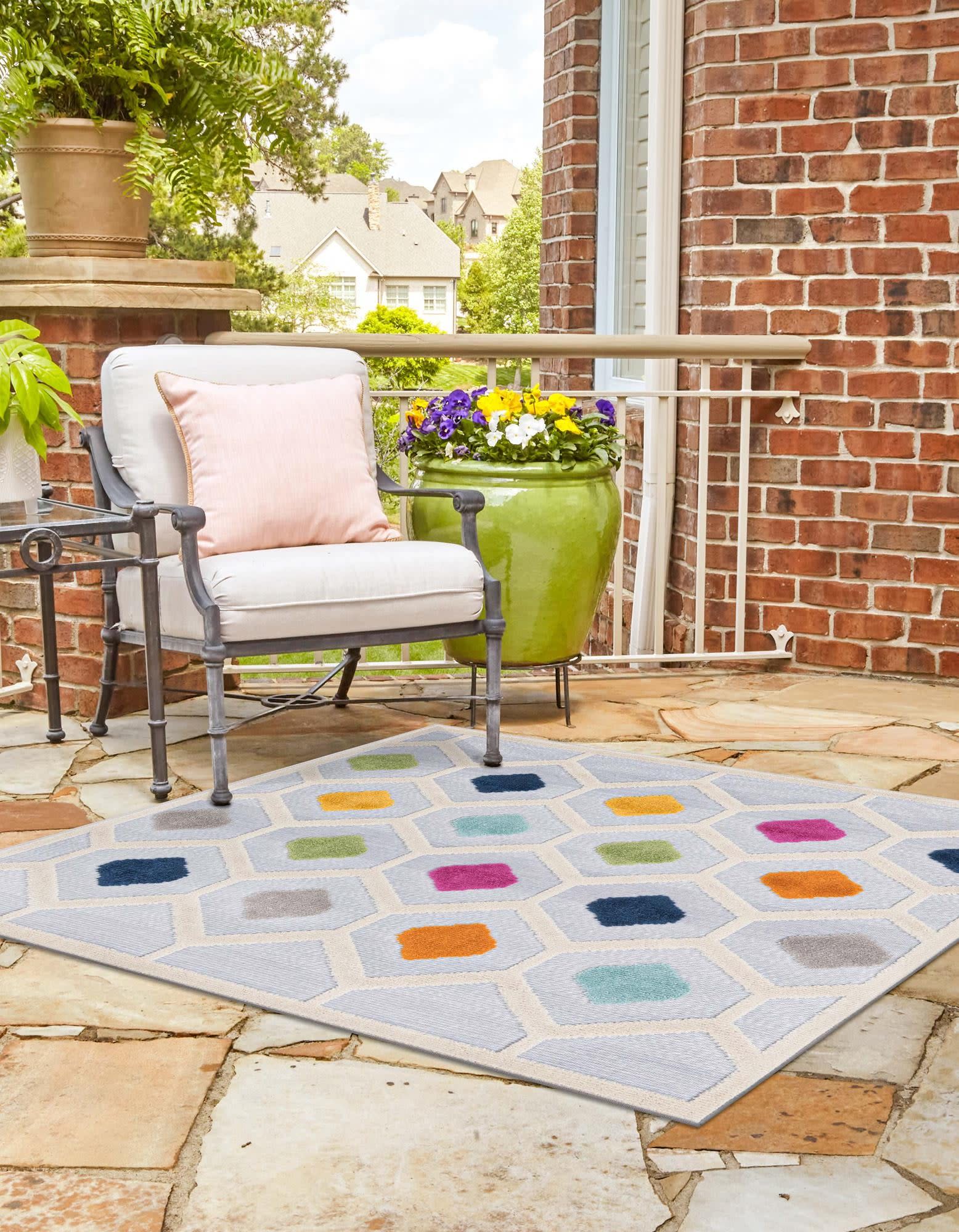 Unique Loom 3171012 Aruba Outdoor 5 x 5 (ft) Loomed Polypropylene Gray Square Indoor/Outdoor Chevron Area rug