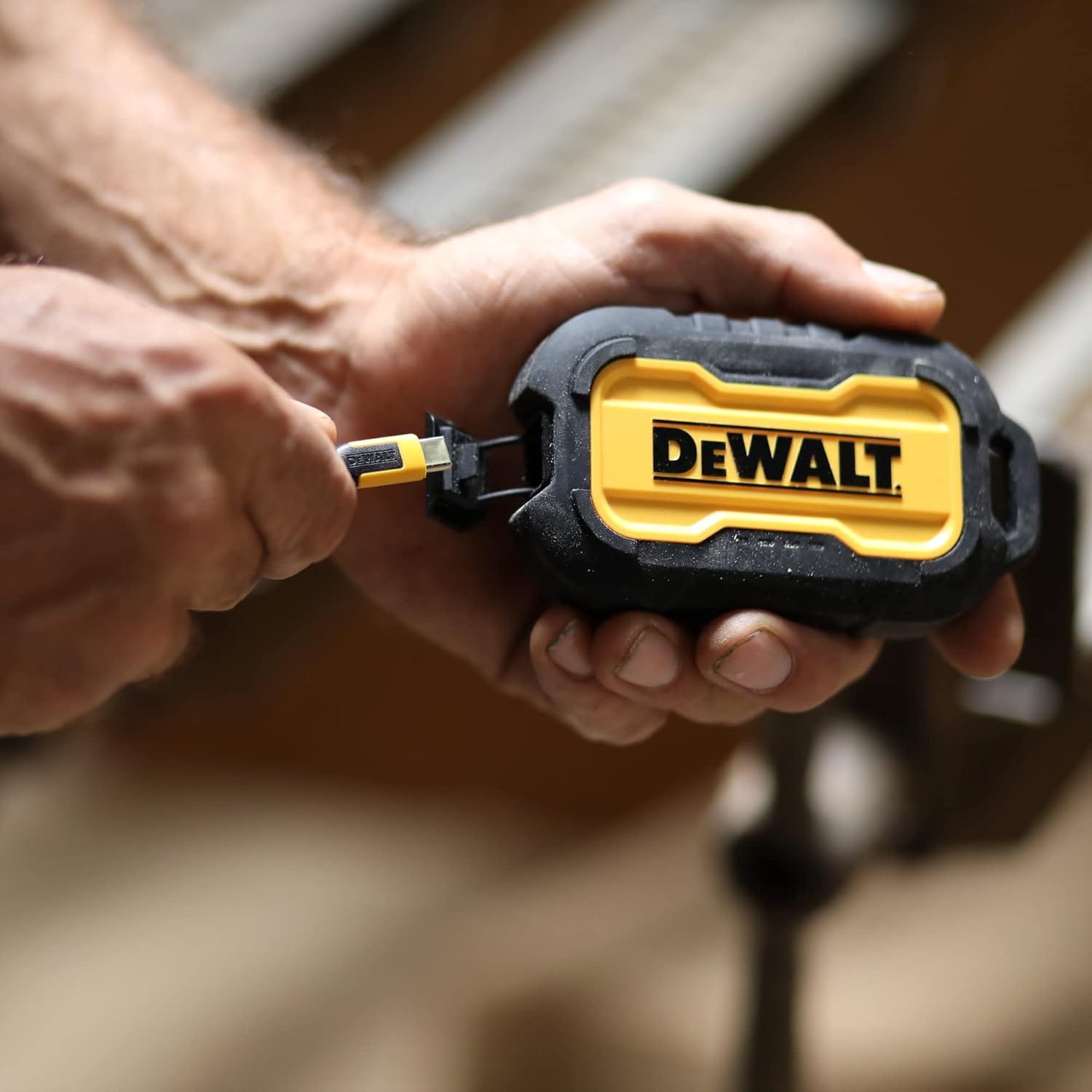 DEWALT 215 1643 DW2 Mobile-Device-Chargers - View #11