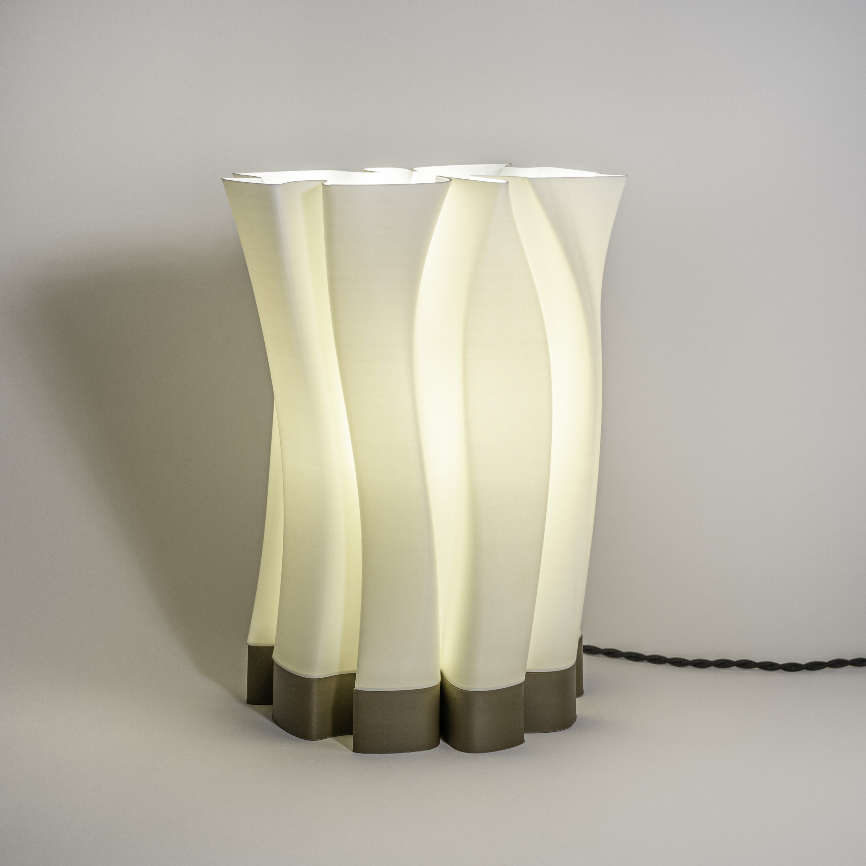 JONATHAN  Y USA1002A Flame Modern Bohemian Plant-Based 3D Printed Lamp 13.5-in White/Brown LED Table Lamp with Plastic Shade