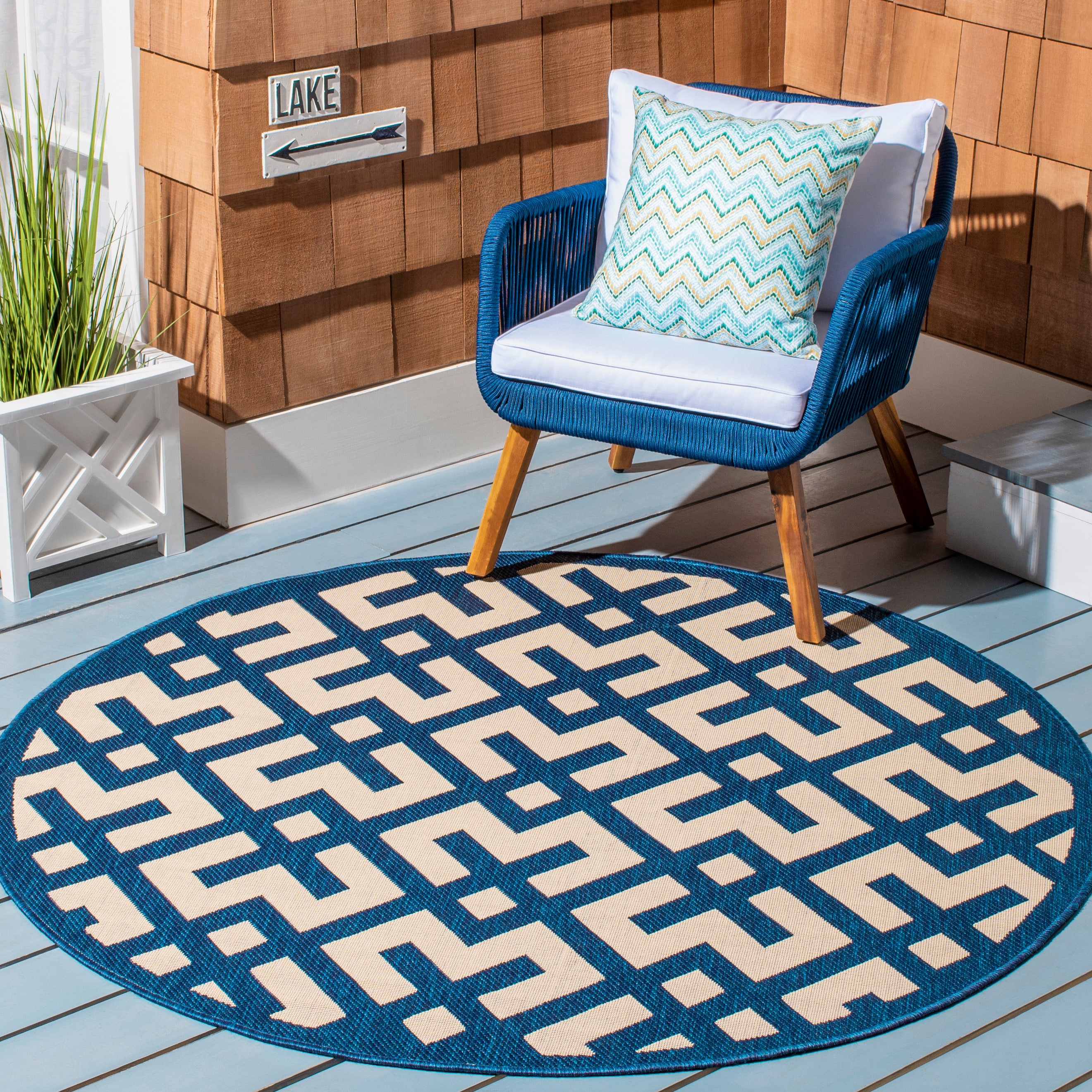 Safavieh CY6915-268-5R Courtyard Chateau 5 x 5 (ft) Loomed Polypropylene Navy/Beige Round Indoor/Outdoor Geometric Coastal Area rug