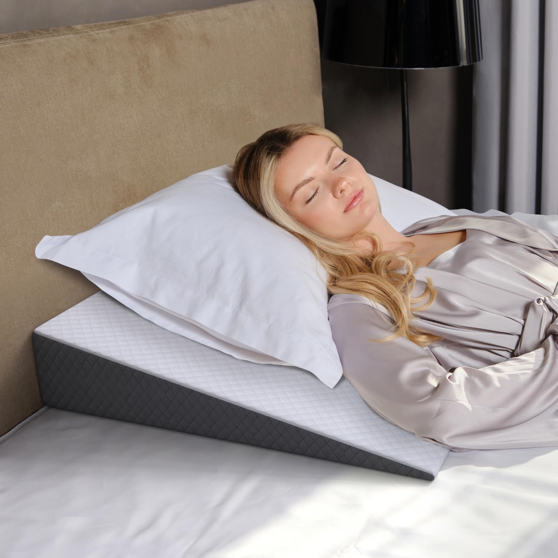 PIGFDK Gentle Incline Wedge 26 x 32 x 5 inch Bed Wedge Pillow Memory Foam Luxurious Jacquard Cover FSA Eligible Therapeutic Support for Sleep