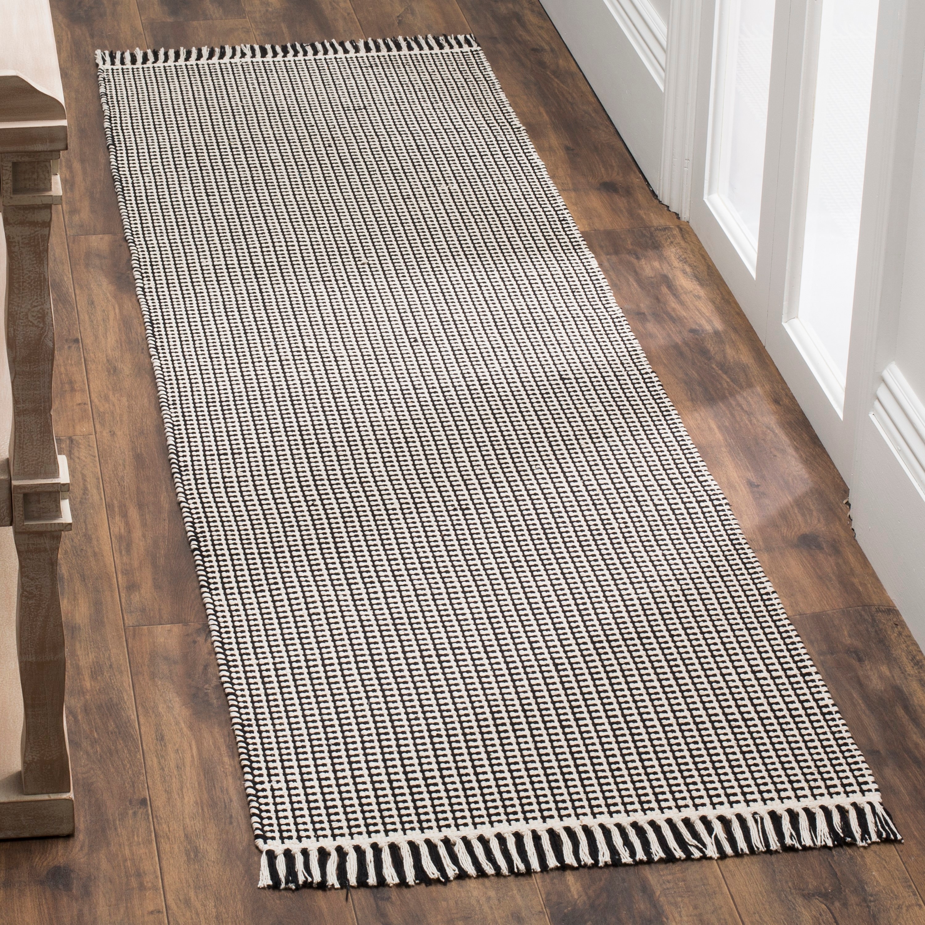 Safavieh MTK340D-28 Montauk Noosa 2 x 8 (ft) Cotton Ivory/Black Rectangular Indoor Geometric Coastal Runner rug