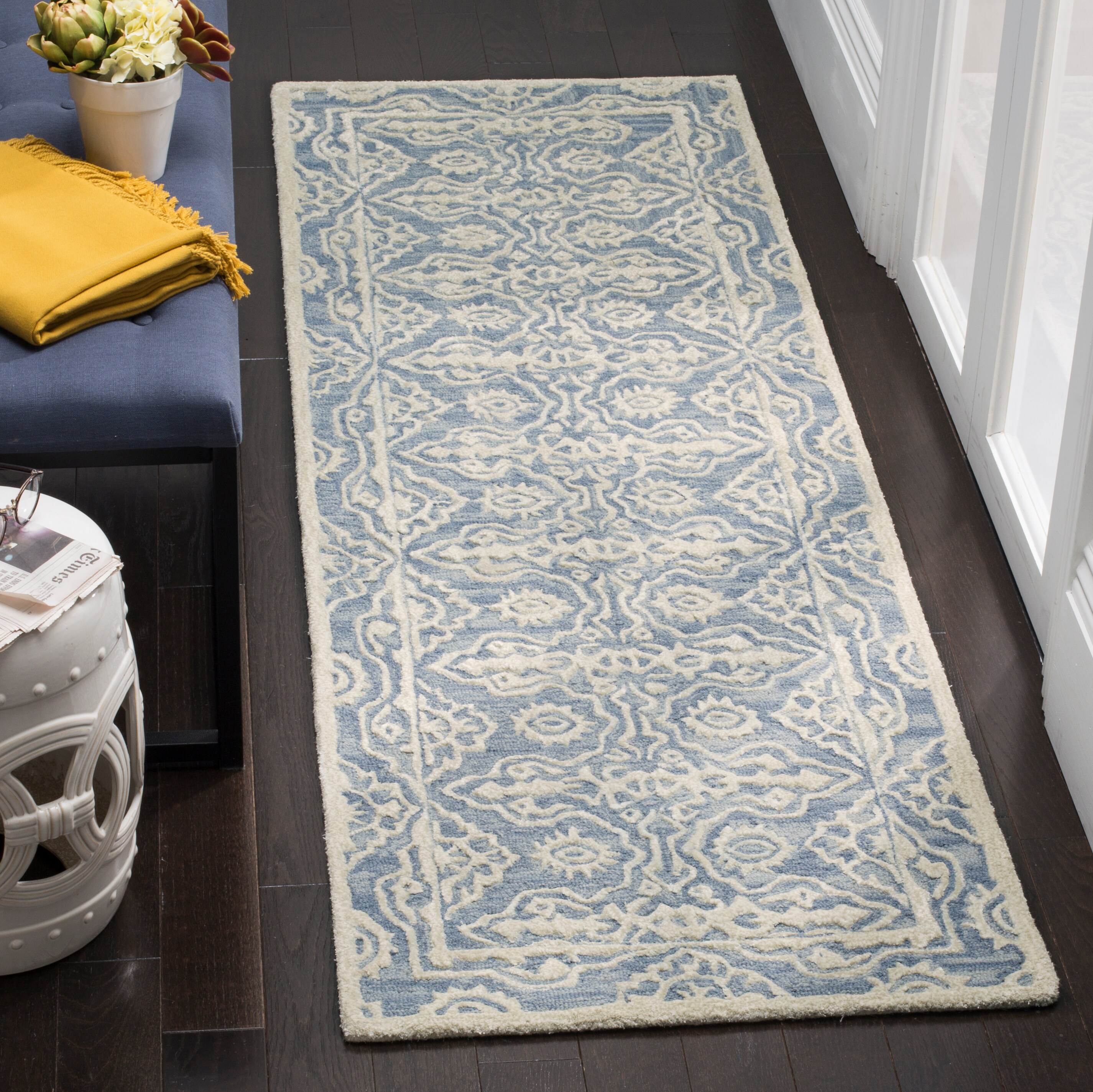 Safavieh BEL134A-27 Bella Soma 2 x 7 (ft) Tufted Wool Blue/Ivory Rectangular Indoor Abstract Oriental Runner rug