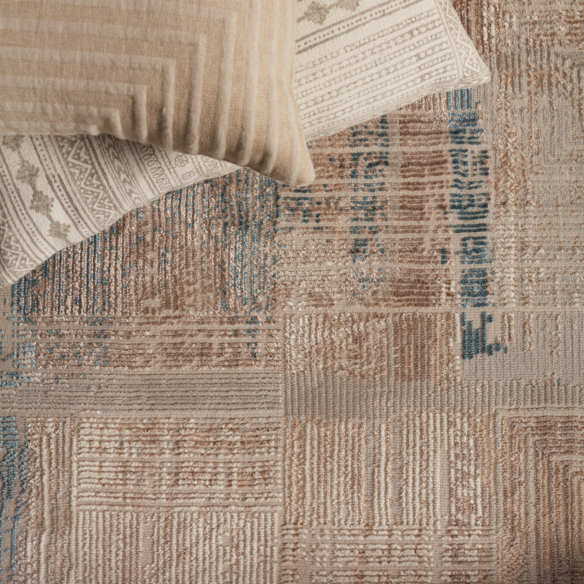 Halvard Blue and Ivory Lattice 5'x8' Washable Wool-Blend Area Rug