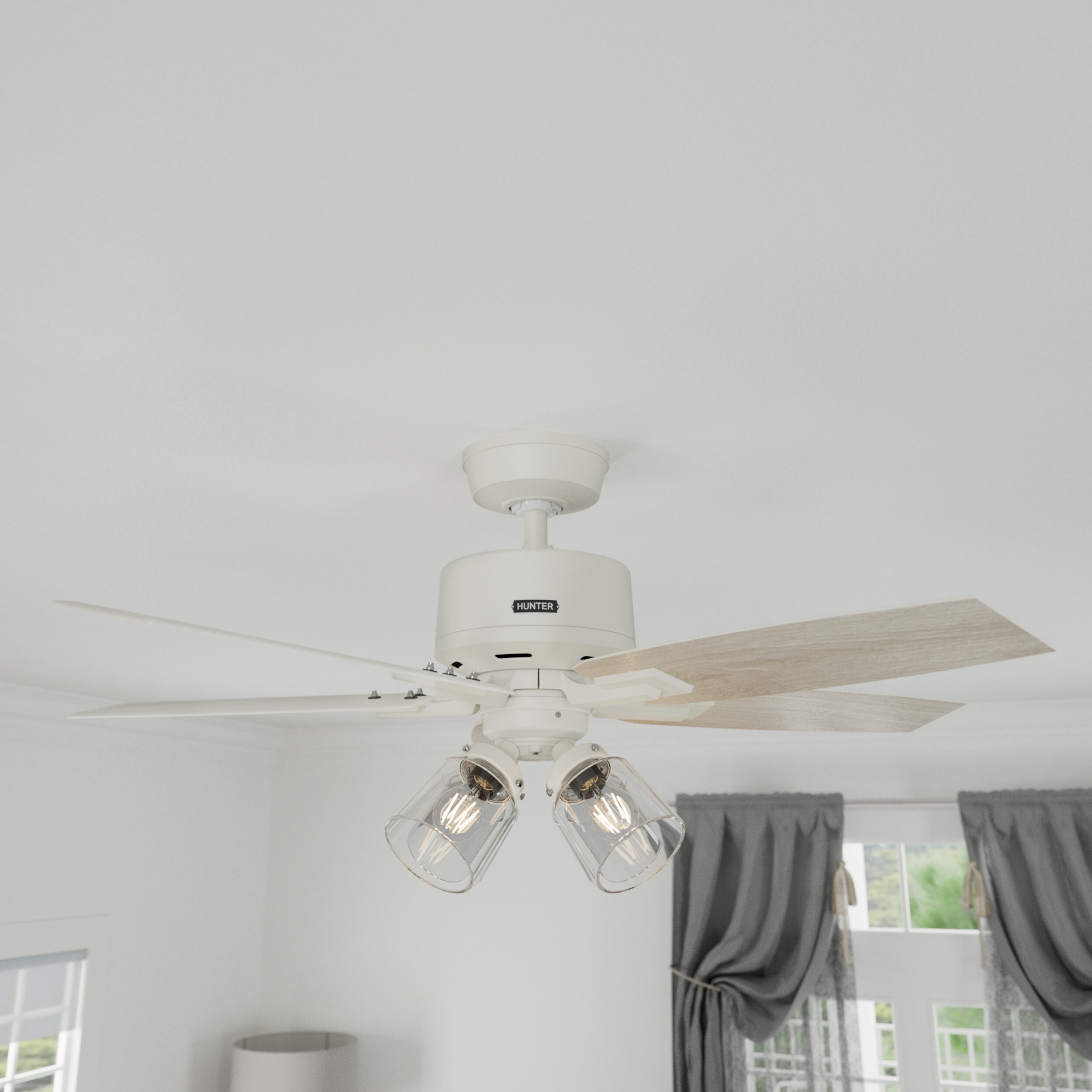 Hunter 52426 Gatlinburg Easy Install 44-in Matte White with Light Oak Blades Ceiling Fan With Light - Remote Included ( 5 -Blade )