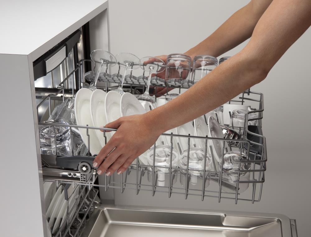 Bosch Benchmark Series Top Control 24-in Built-In Dishwasher With 