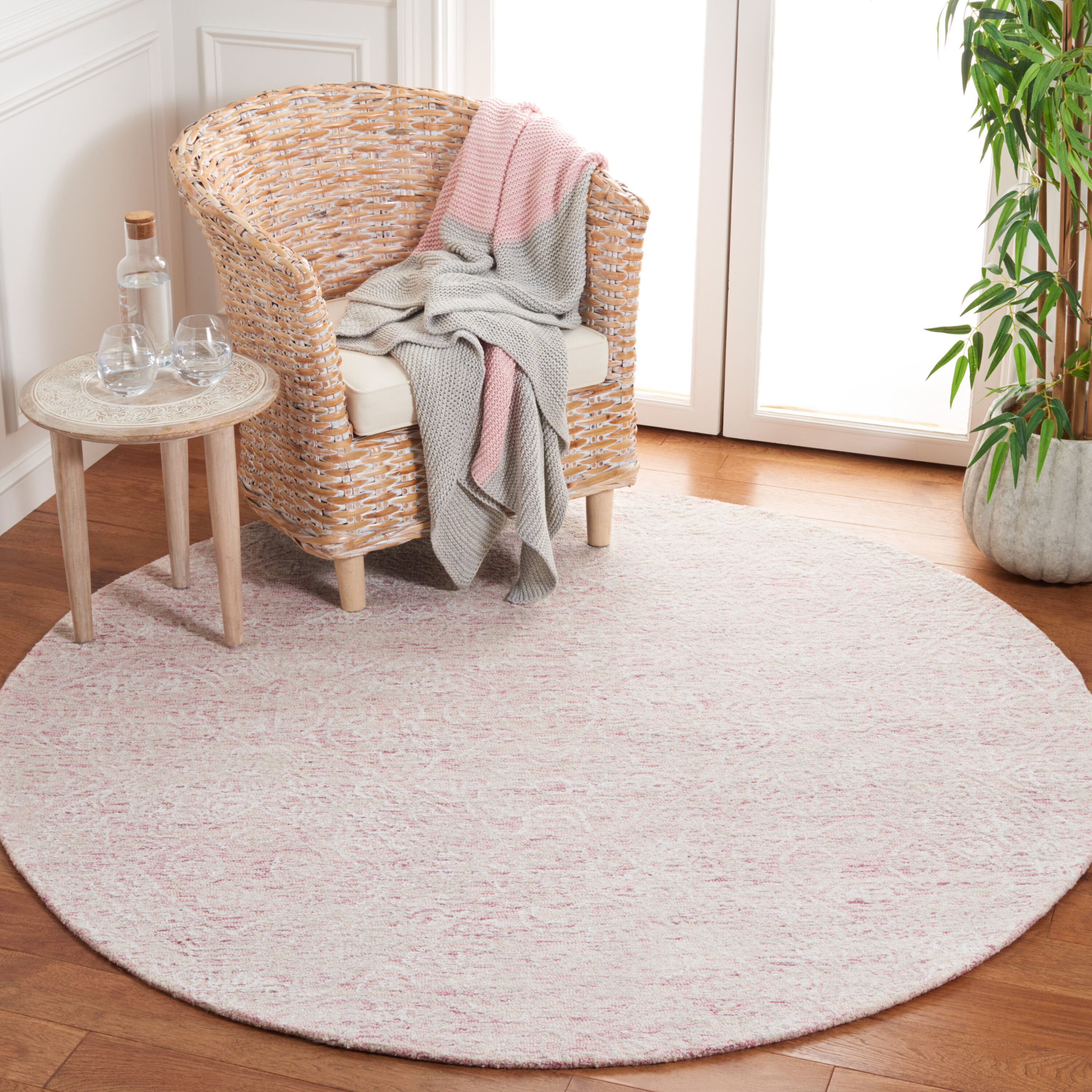 Precious 301 Pink/Ivory Traditional 6ft x 6ft Round Rug