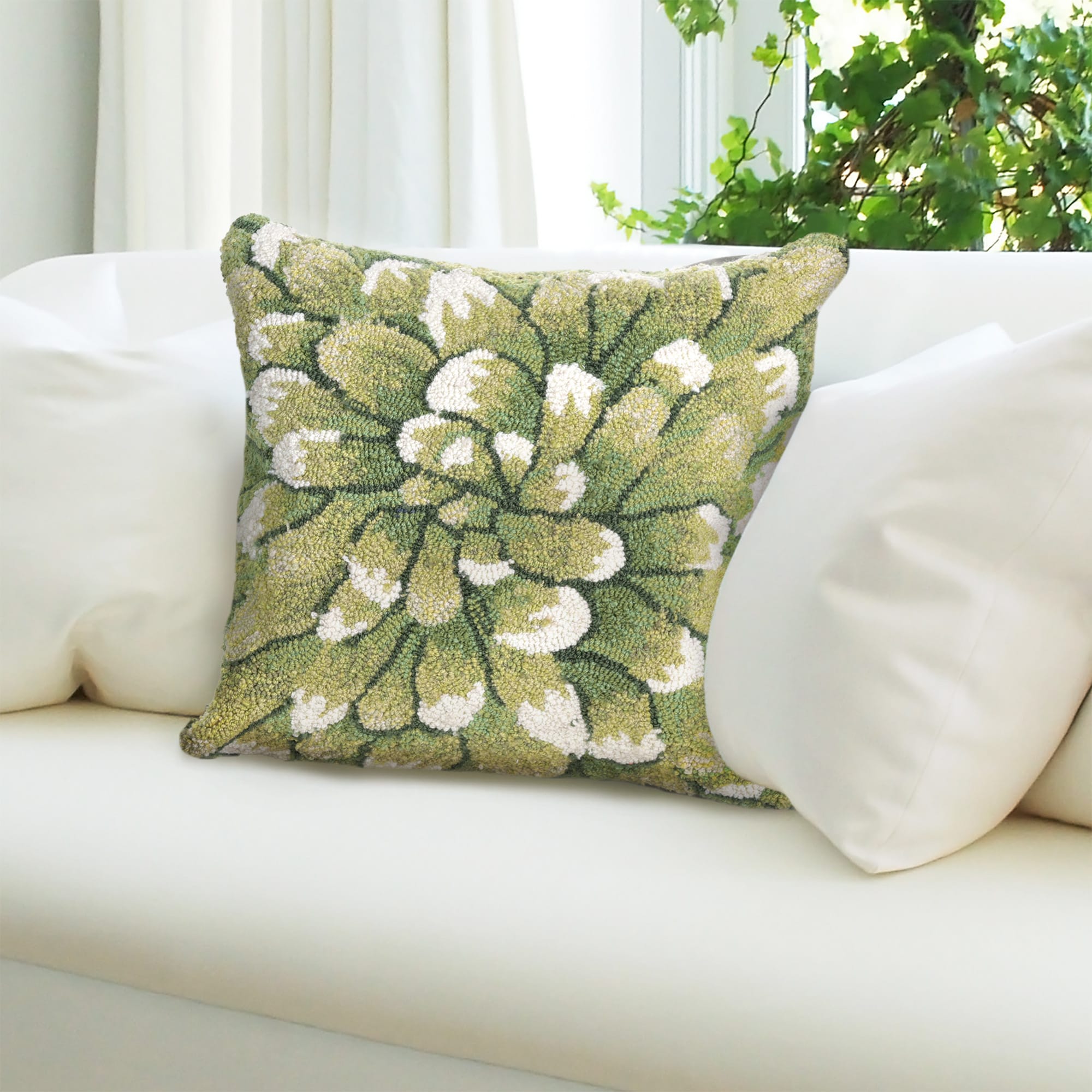 Liora Manne 7FP8S182806 Frontporch 18-in x 18-in Green Square Indoor Decorative Pillow