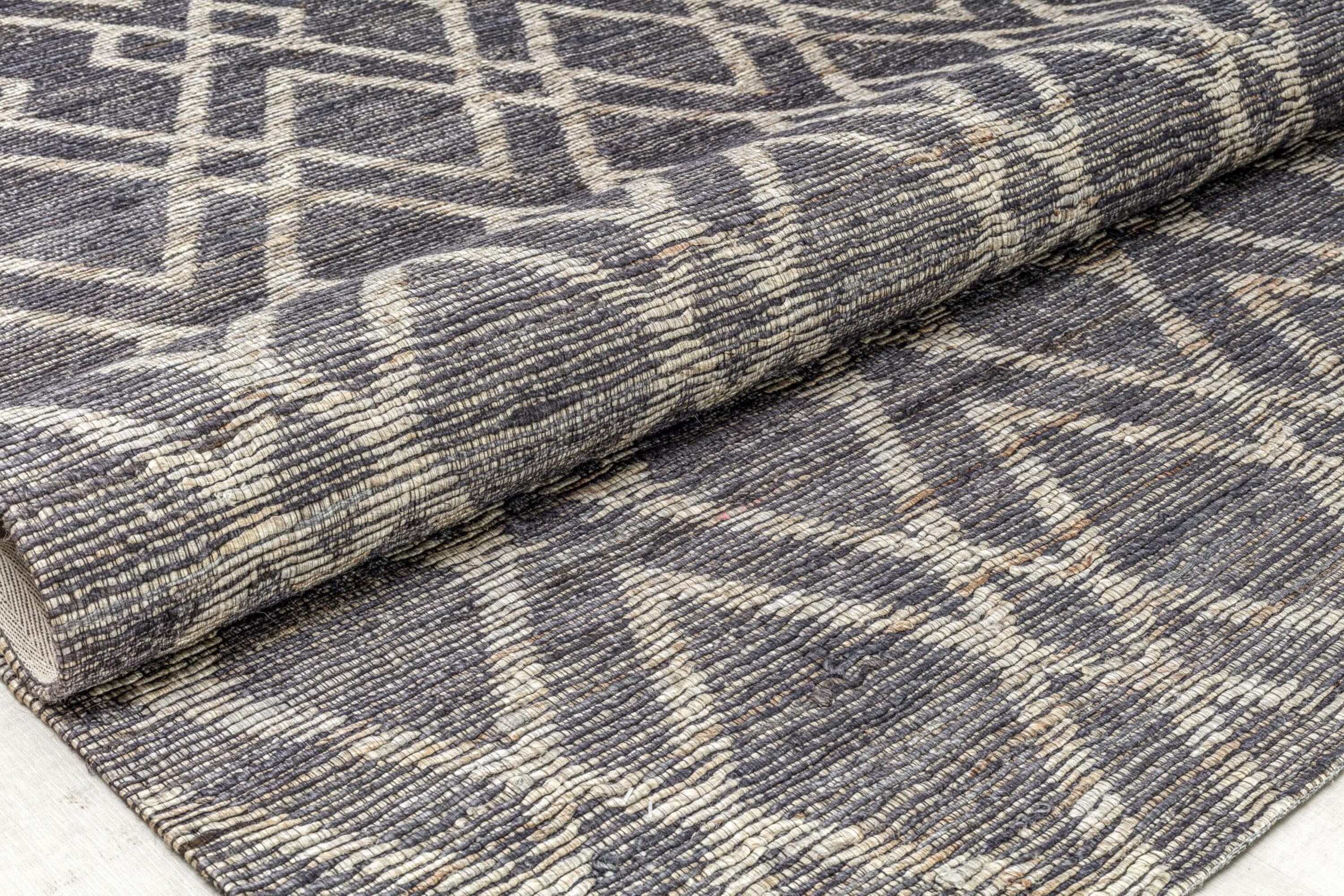 Handmade Blue and Cream Wool Diamond Pattern Area Rug 5' x 7'